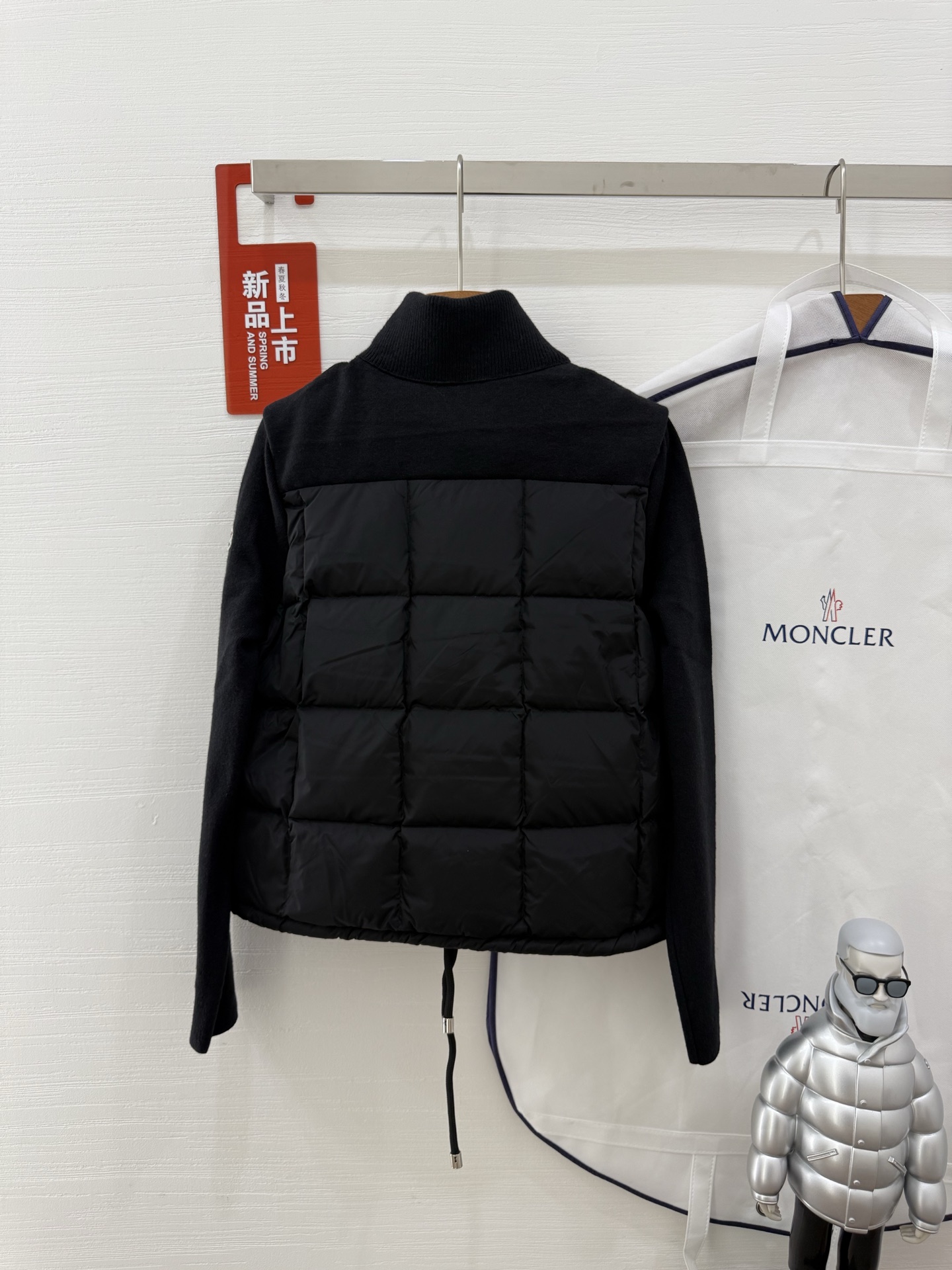 Moncler 蒙口秋冬女士Cardigan立领拼接针织羽绒娃娃款短款羽绒 后背袖子针织材料上身显瘦 拼