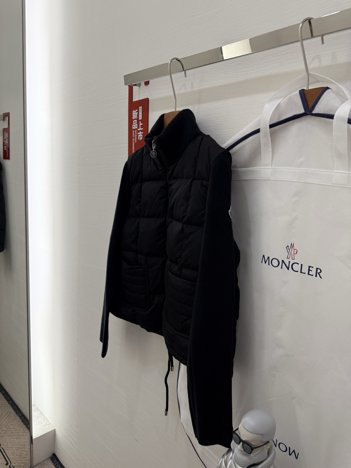 Moncler 蒙口秋冬女士Cardigan立领拼接针织羽绒娃娃款短款羽绒 后背袖子针织材料上身显瘦 拼