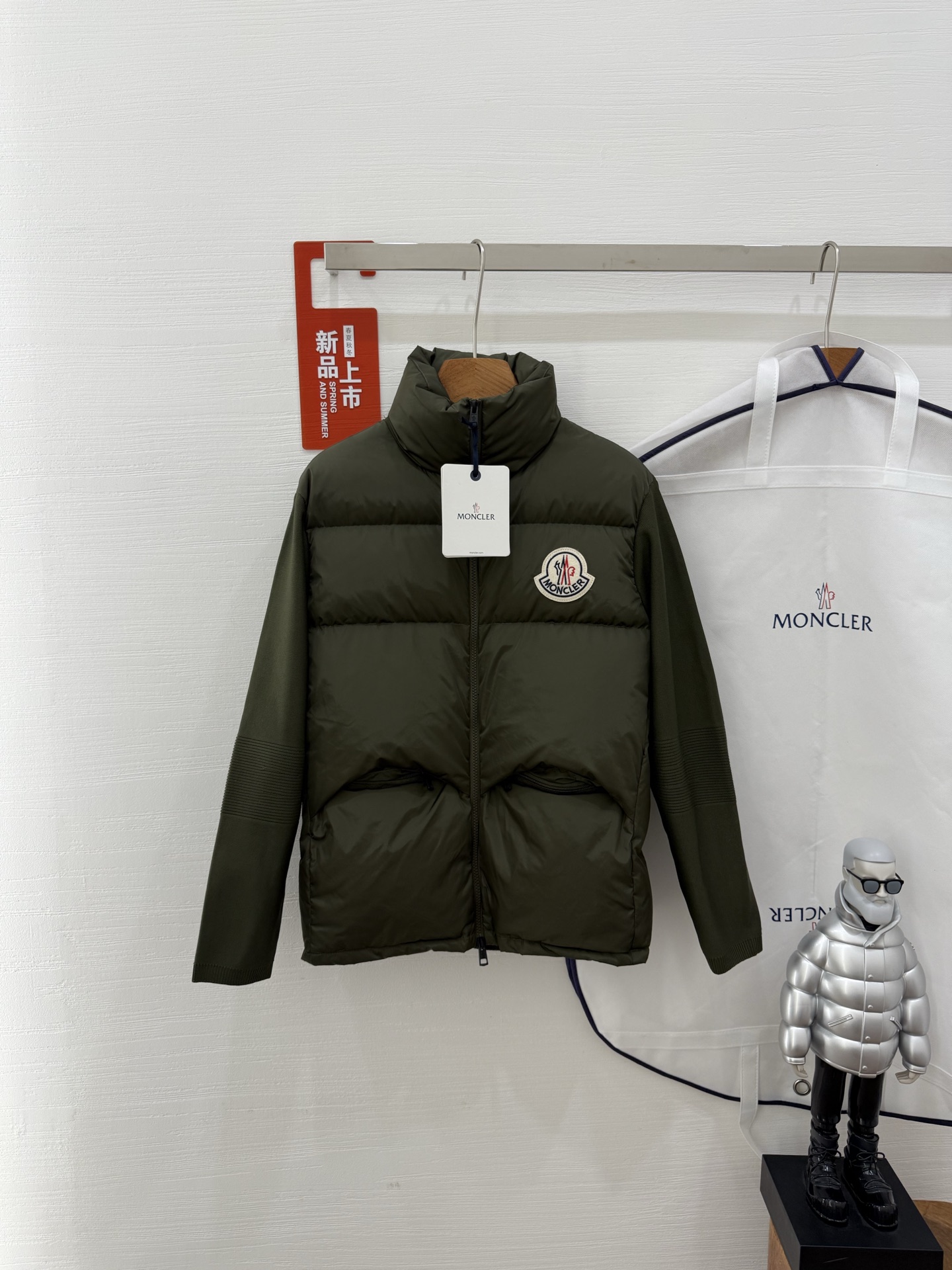 NO:466304,With dust bag Moncler cover 25 stand collar zipper spliced ​​down knit cardigan jacket, versatile style is not picky. The same style for men and women, original customized national standard 90 white duck down filling!  Color black green code MLXLXXL, Moncler, jackets & coats, jackets & coats, down jacket, alexander wang19860909配防尘袋Moncler蒙口25 立领拉链拼接羽绒针织开衫夹克外套,版型百搭不挑人.男女同款,原版定制国标90白鸭绒填充！ 颜色黑色 绿色 码数MLXLXXL,,Moncler,jackets & coats,jackets & coats,down jacket,alexander wang,Women's clothing
