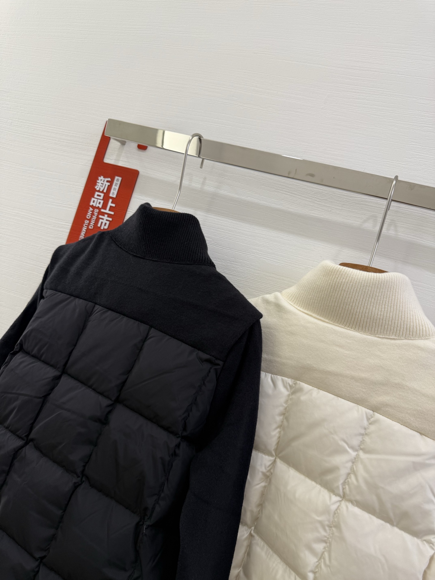 Moncler 蒙口秋冬女士Cardigan立领拼接针织羽绒娃娃款短款羽绒 后背袖子针织材料上身显瘦 拼