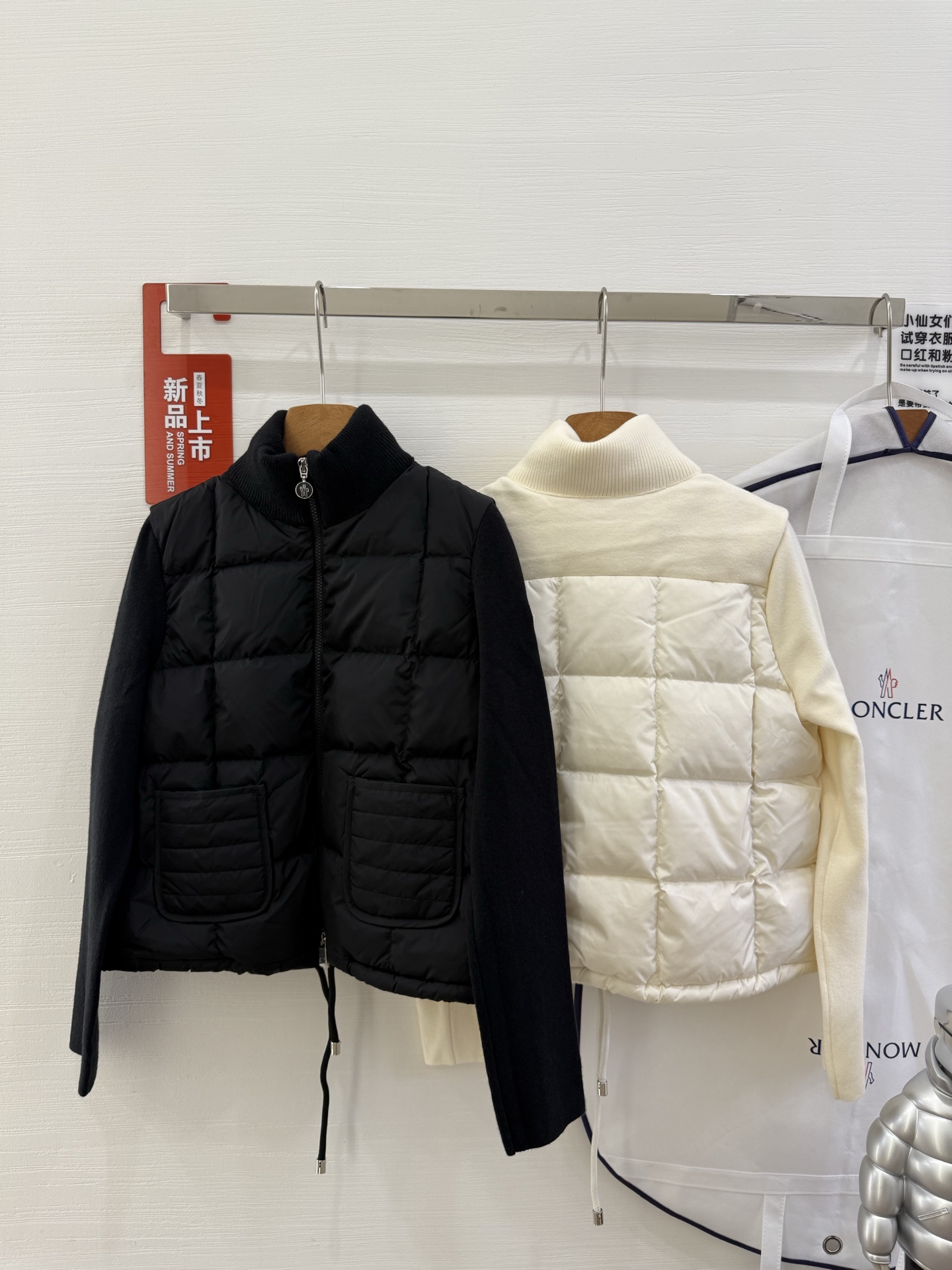 Moncler 蒙口秋冬女士Cardigan立领拼接针织羽绒娃娃款短款羽绒 后背袖子针织材料上身显瘦 拼