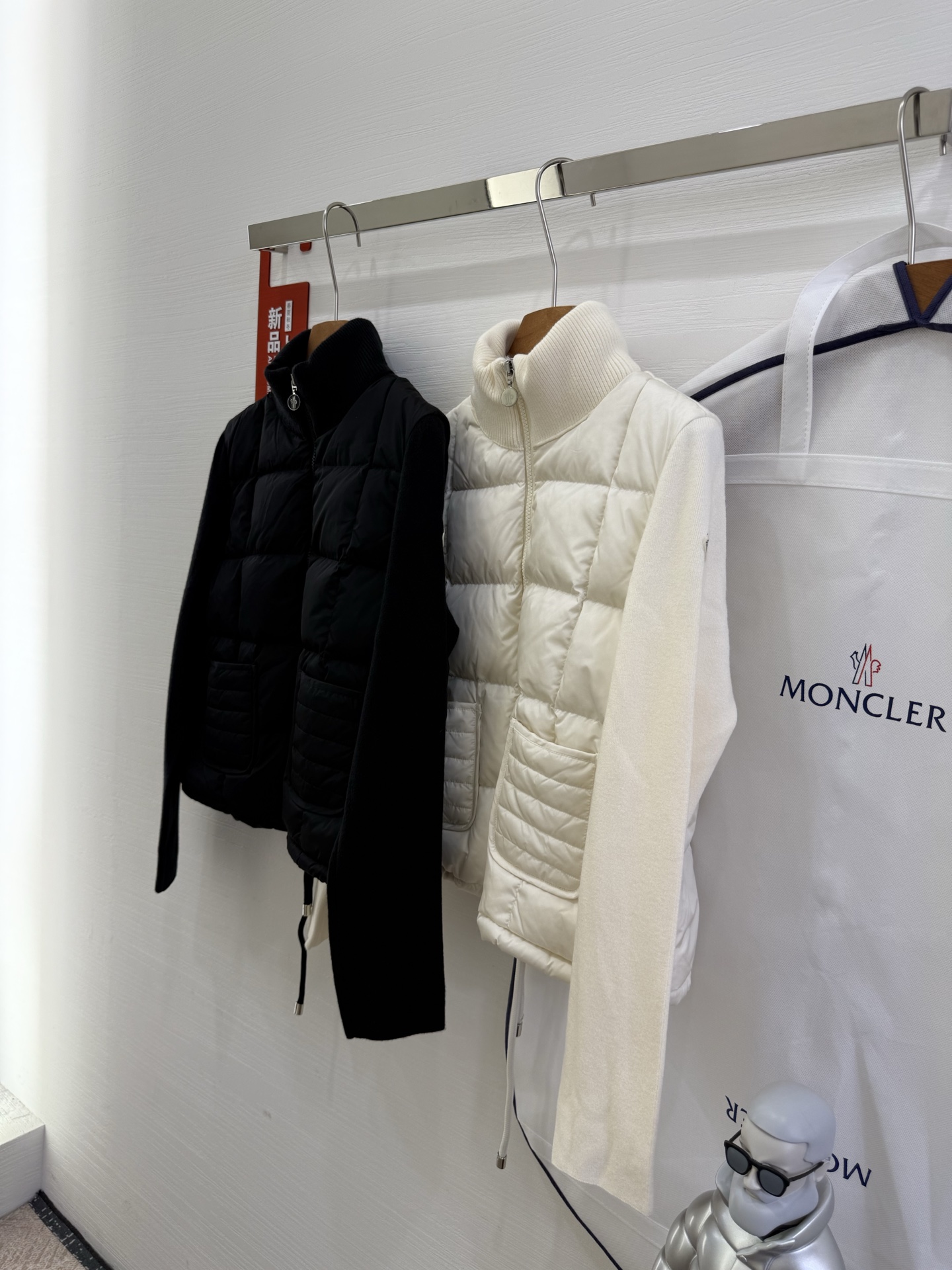 Moncler 蒙口秋冬女士Cardigan立领拼接针织羽绒娃娃款短款羽绒 后背袖子针织材料上身显瘦 拼
