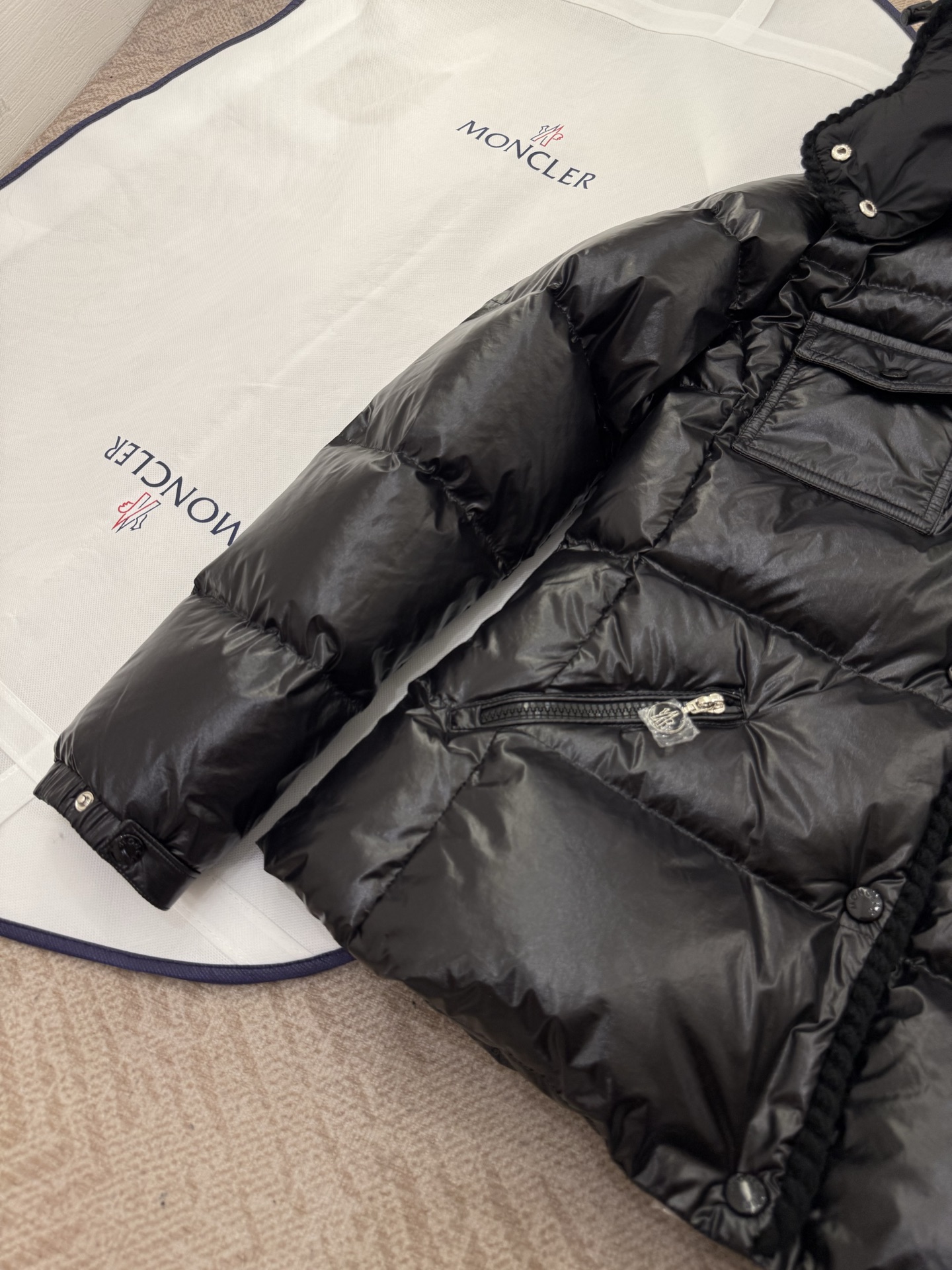 Moncler GLAREIN Hooded Down Puffer Jacket - Stylish & Slim Fit, Various Colors 5 i1755001533169 4221 0 3