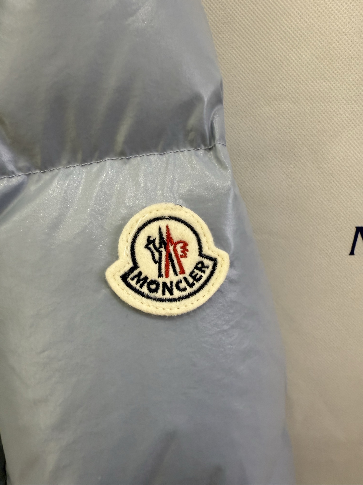 Moncler GLAREIN Hooded Down Jacket - Slim Fit, Warm, and Stylish 5 i1755001560134 7937 0 3