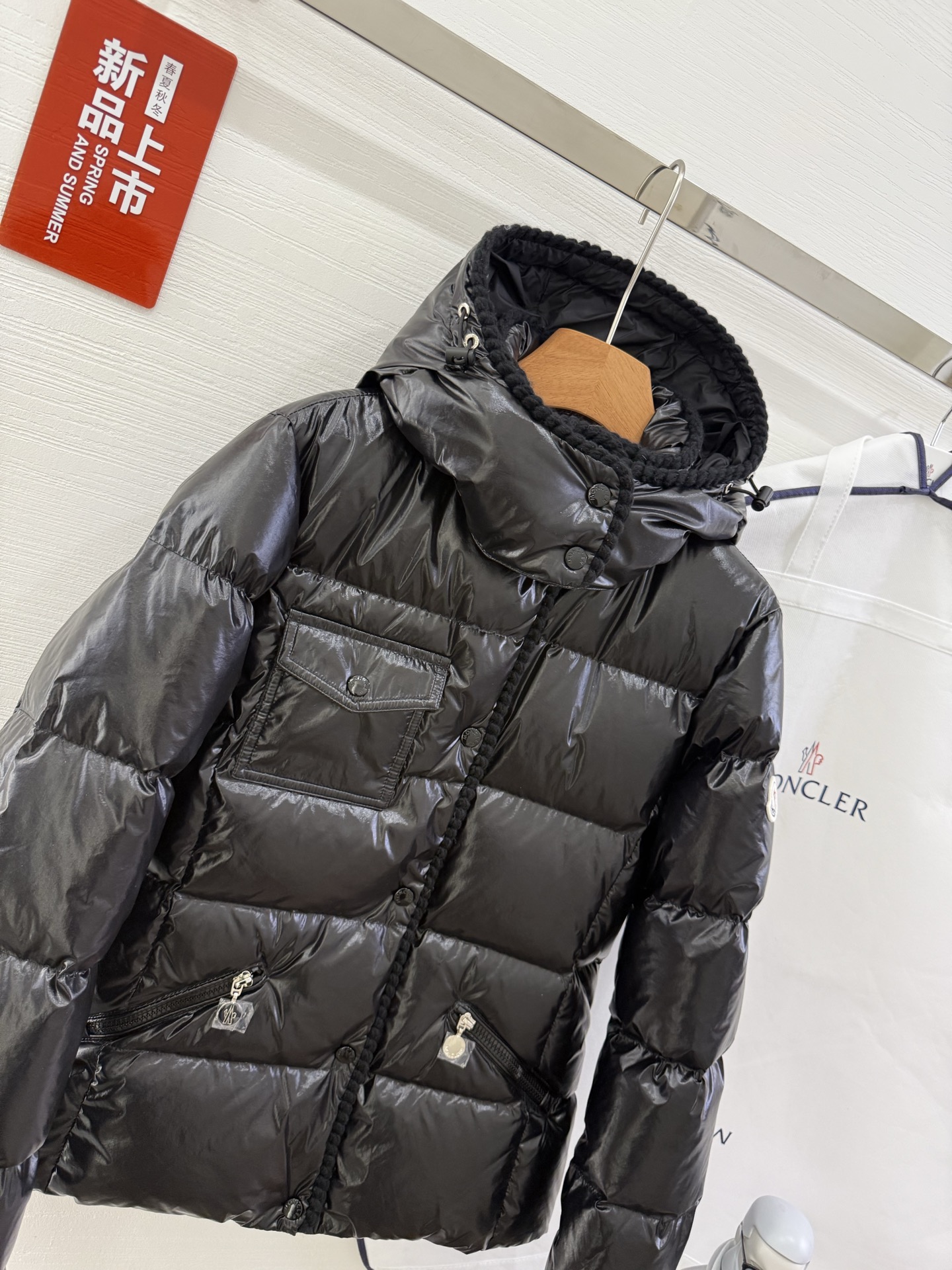 Moncler GLAREIN Hooded Down Jacket - Slim Fit, Warm, and Stylish 3 i1755001582993 2715 0 1