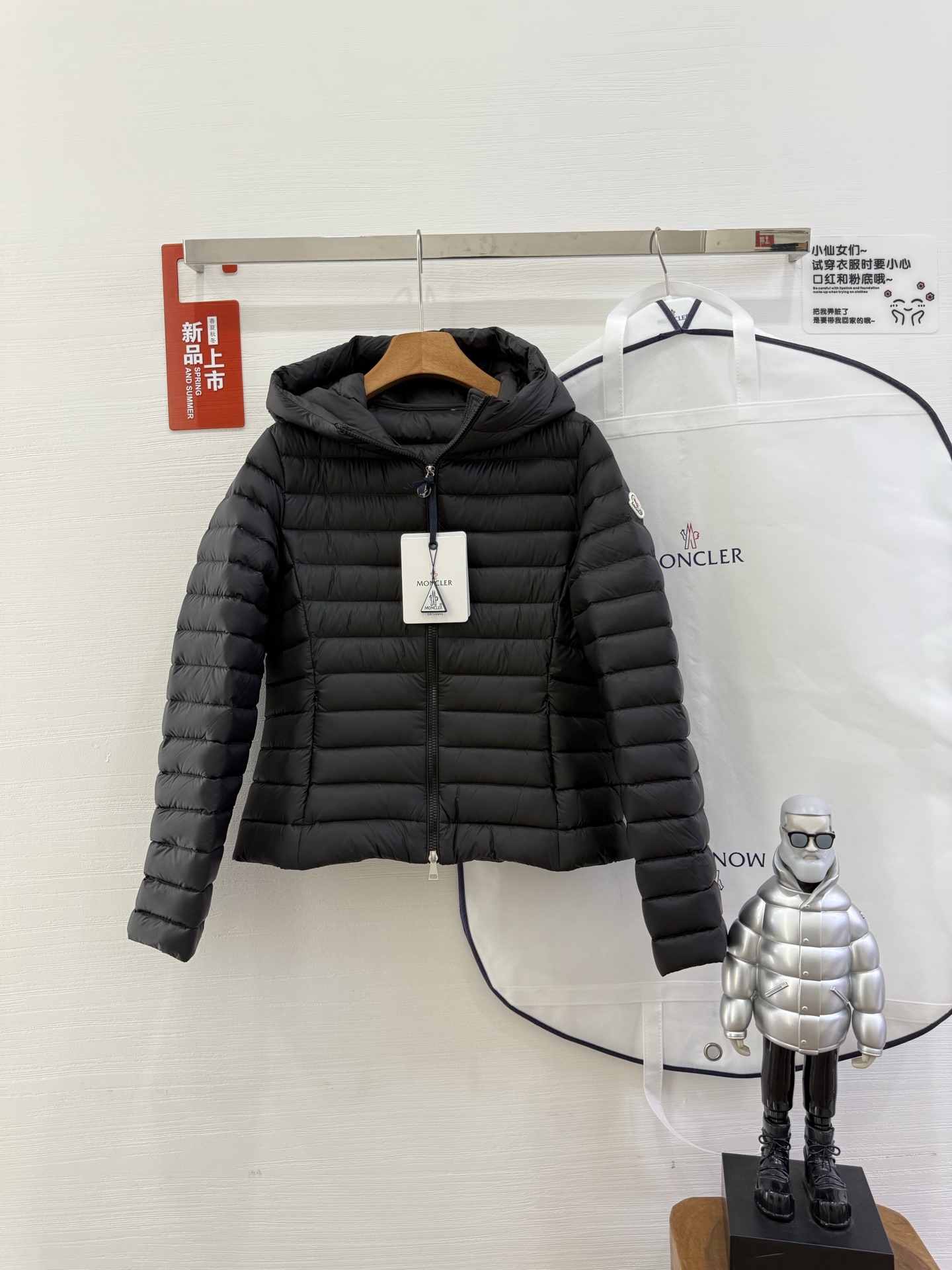 NO:472118,With dust bag 25Moncler Mengkelai New product Ige hooded short down jacket for women, waist-closing style, rib skeleton design to modify the figure, super hot!  Highly recommended!  Size 1234 Color Black White, Moncler, Jackets & Coats, Jackets & Coats, down jacket, hats, alexander wang19860909配防尘袋25Moncler盟可睐 新品 Ige连帽短款羽绒服女款夹克外套,收腰版型,排骨架设计修饰身材,超级爆款！强烈推荐！ 尺码1234 颜色黑色 白色,,Moncler,jackets & coats,jackets & coats,down jacket,hats,alexander wang,Women's clothing