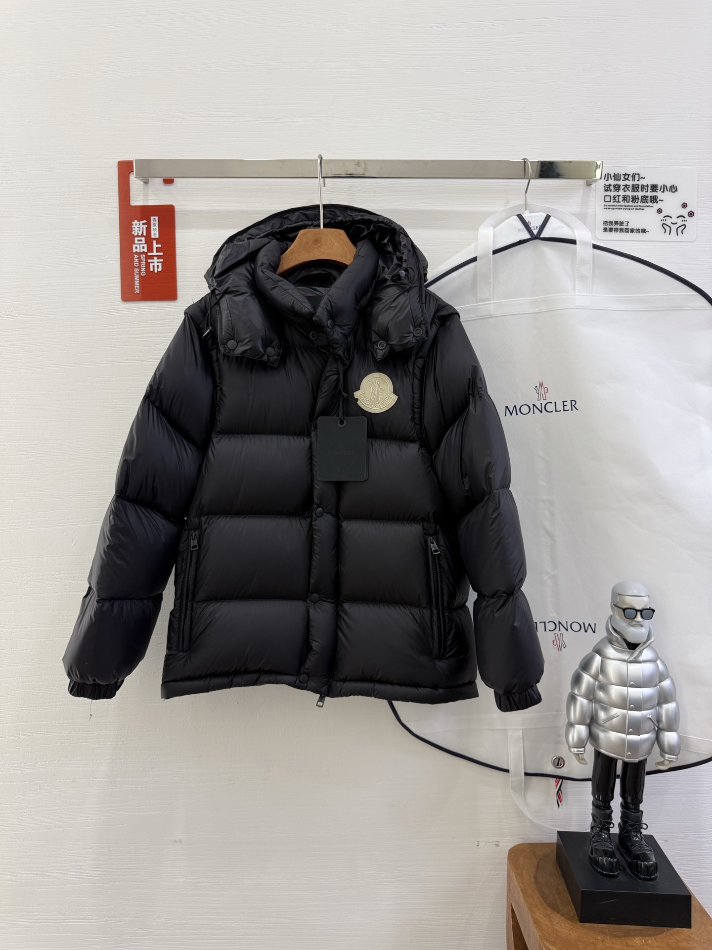 NO:480222,This is the top version of this year with dust bag. Moncler's recommended original single autumn and winter top goose down jacket is the original customized special fabric with excellent texture!  It’s especially recommended that you compare the orders for three stores. The style of one and two clothes, the sleeve-removing mode, the same style for men and women, the top version of the market. The style is casual and stylish!  Lightweight, warm and comfortable!  Original hardware accessories, color brown, black, blue Size 12345,,down jacket,alexander wang19860909配防尘袋今年的顶级版本就这里了 Moncler家推荐原单秋冬顶级鹅绒羽绒服原版定制特面料质感超赞！ 特别鼓,太推荐大家货比三家再下单了. 一衣两穿的版型,脱袖模式, 男女同款,市场顶级版本. 版型随性搭配超时髦！轻盈保暖又舒适！原版五金配件, 颜色棕色,黑色,蓝色 尺码 12345,,down jacket,alexander wang,Women's clothing