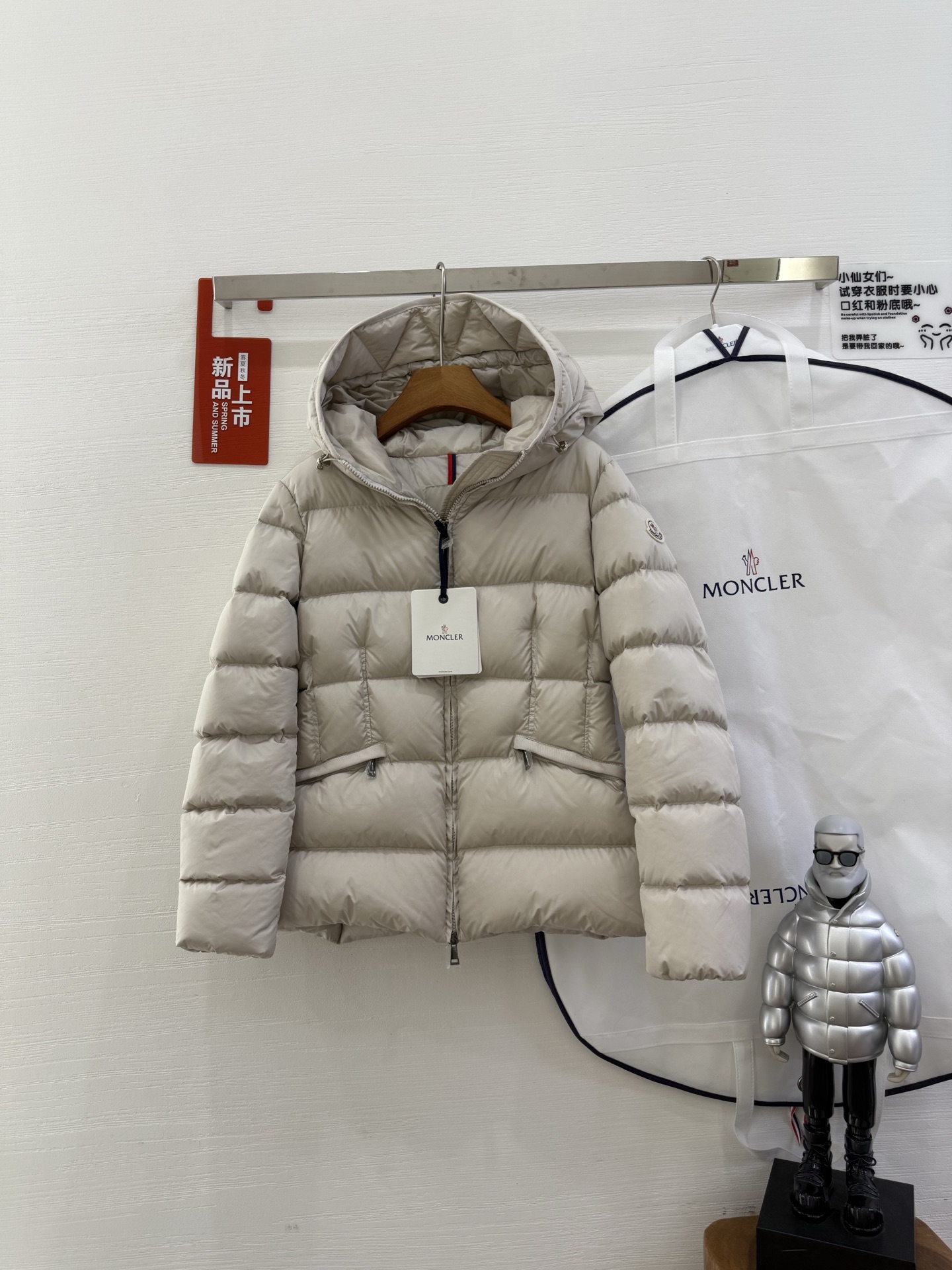 NO:481614,With dust bag Moncler covert autumn and winter women's AVOCE hooded thickened down jacket slim jacket Moncler long zipper hooded micro-mark long sleeve down jacket, matte fabric, short waist, slimming color black and white Size 1234, Moncler, jackets & coats, down jacket, hats, alexander wang19860909配防尘袋Moncler蒙口秋冬女士AVOCE连帽加厚羽绒服修身外套 Moncler长款拉链连帽微标长袖羽绒服,哑光面料、收腰短款更显瘦 颜色黑色、白色 尺码1234,,Moncler,jackets & coats,down jacket,hats,alexander wang,Women's clothing