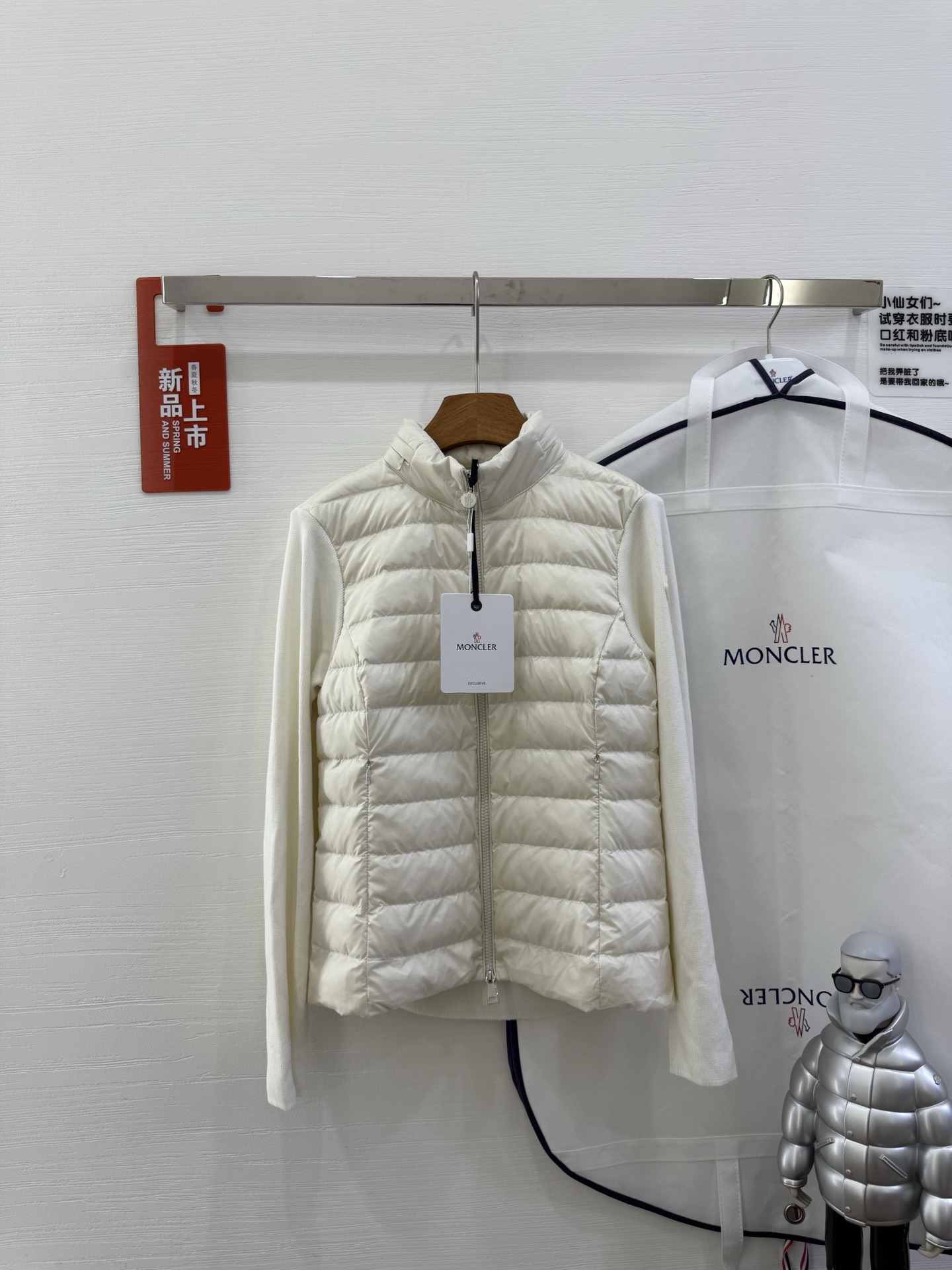 NO:484357,With dust bag Moncler covert 25 women's invisible hat stand collar splicing down jacket, the style is versatile and not picky. The same style for men and women, the original customized national standard 90 white goose down filling!  Color black white pink S-M-L, Moncler, down jacket,hats,alexander wang19860909配防尘袋Moncler蒙口25女款隐形帽立领拼接羽绒服,版型百搭不挑人.男女同款,原版定制国标90白鹅绒填充！ 颜色黑色 白色 粉色 码数S-M-L,,Moncler,down jacket,hats,alexander wang,Women's clothing