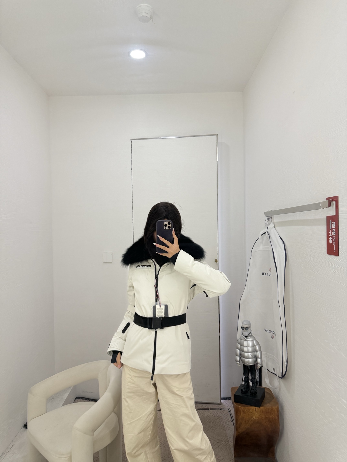 NO:548438,White black hair collar body ~,alexander wang19860909白色黑毛领实物上身～,,alexander wang,Women's clothing