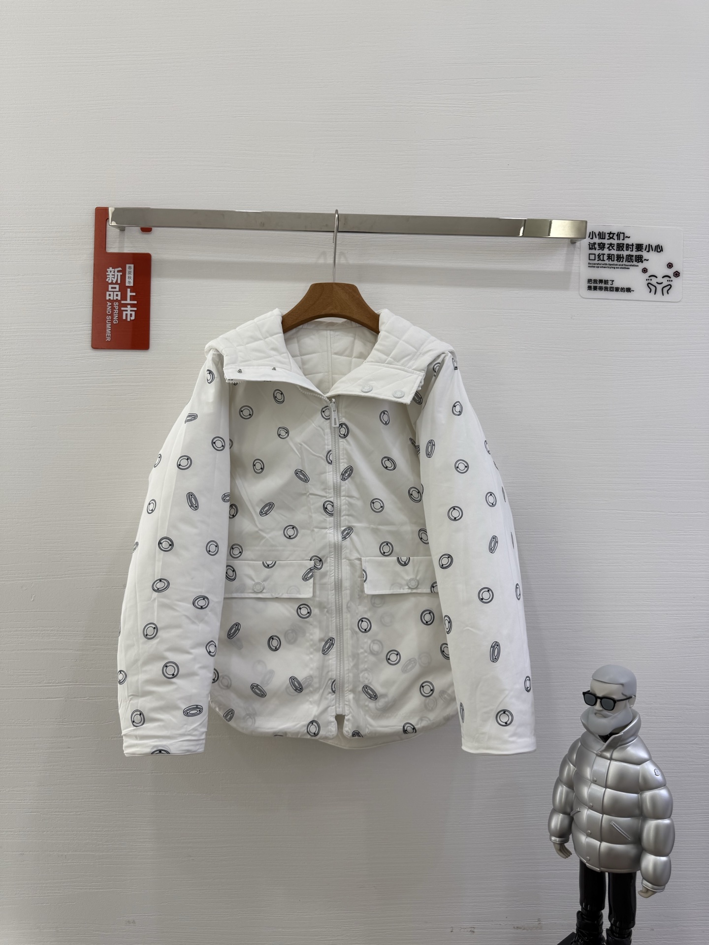 NO:536795,With dust bag 25HERMES double-sided quilted logo full-print zipper hooded long-sleeved women's jacket, Hermes 25 autumn and winter double-sided cotton jacket, must-have for autumn and winter, original development. Color blue and white Size SML model number AM11,,hermes,hermes,jackets & coats,jackets & coats,hats,alexander wang19860909配防尘袋 25HERMES爱马仕 双面绗缝Logo满印拉链开合连帽长袖女款夹克外套,爱马仕25秋冬双面棉服,秋冬必入款,原版开发. 颜色蓝色白色 尺码SML 款号AM11,,hermes,hermes,jackets & coats,jackets & coats,hats,alexander wang,Women's clothing