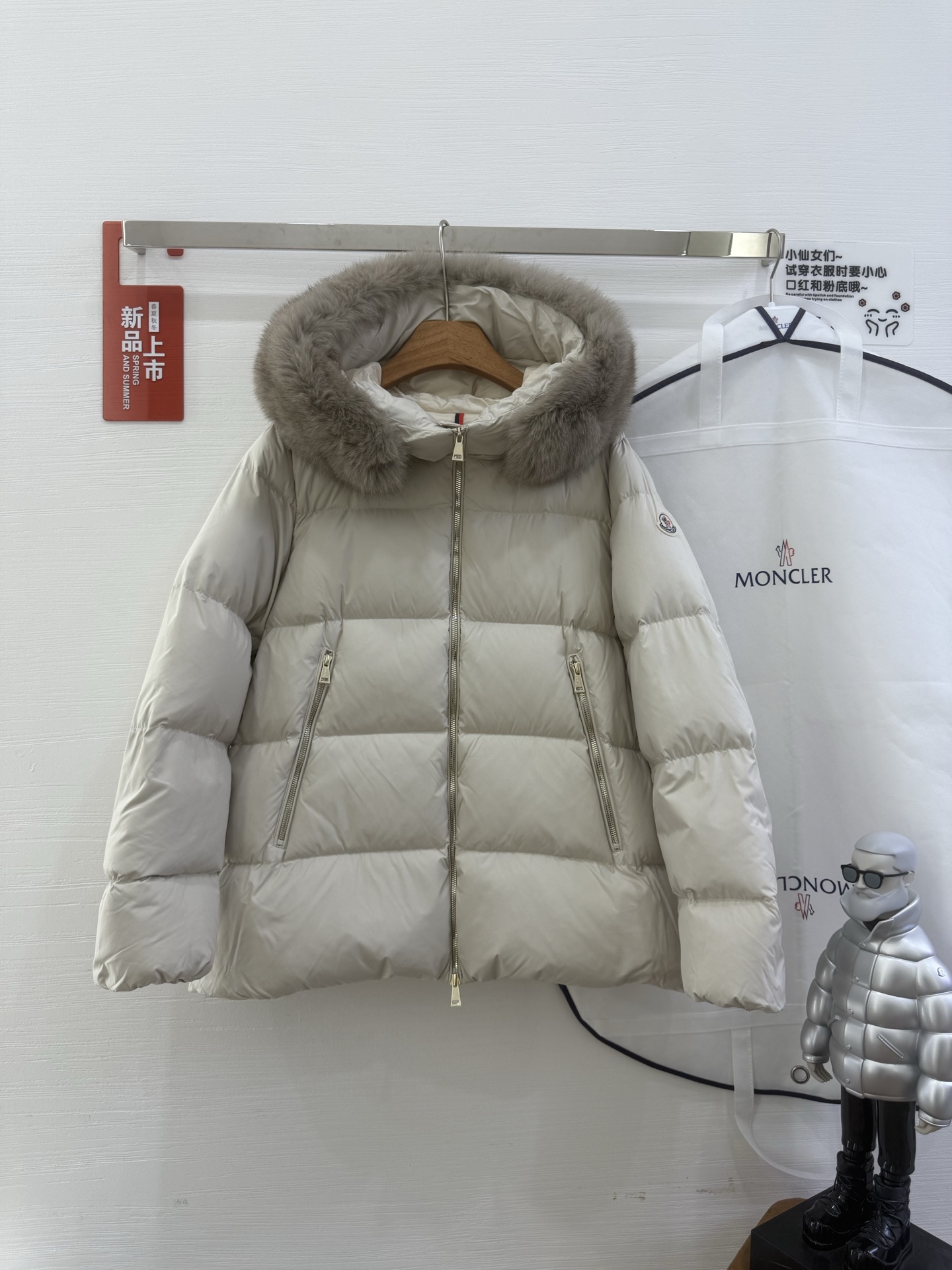 NO:536782,With dustproof bag 25Moncler Laichefur women's short down hooded wool collar A-version down jacket, original customized national standard 90 white duck down filling!  Large goods have been shipped. Number of codes 1234 Color black Apricot model number A-line fur collar, Moncler, down jacket, hats, alexander wang19860909配防尘袋 25Moncler盟可睐Laichefur女士短款羽绒连帽毛领A版羽绒服,原版定制国标90白鸭绒填充！已出大货. 码数1234 颜色黑色 杏色 款号A字毛领款,,Moncler,down jacket,hats,alexander wang,Women's clothing