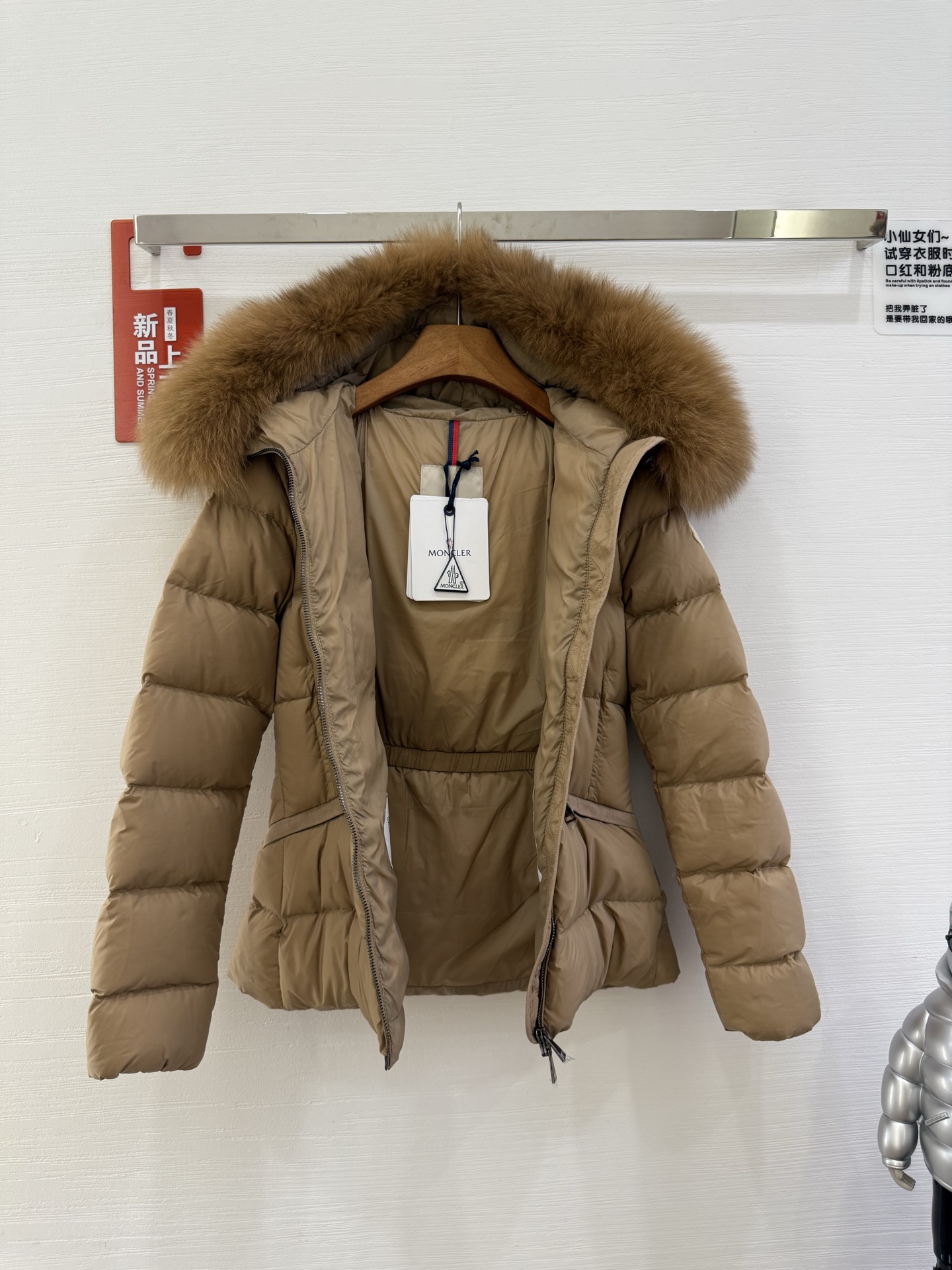 咖色咖毛（顶级版）MON&LER BOED系列♨️实拍图颜色 ：白色 绿色 黑色 码数1-2-3-4毛领