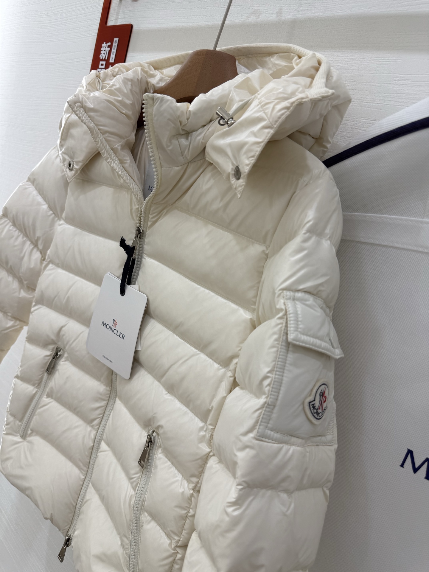 经典王菲同款。最高品质！蒙口女款短款羽绒服 【王菲上身代言！🇫🇷羽皇/MONCLER蒙口出品】明星经典款