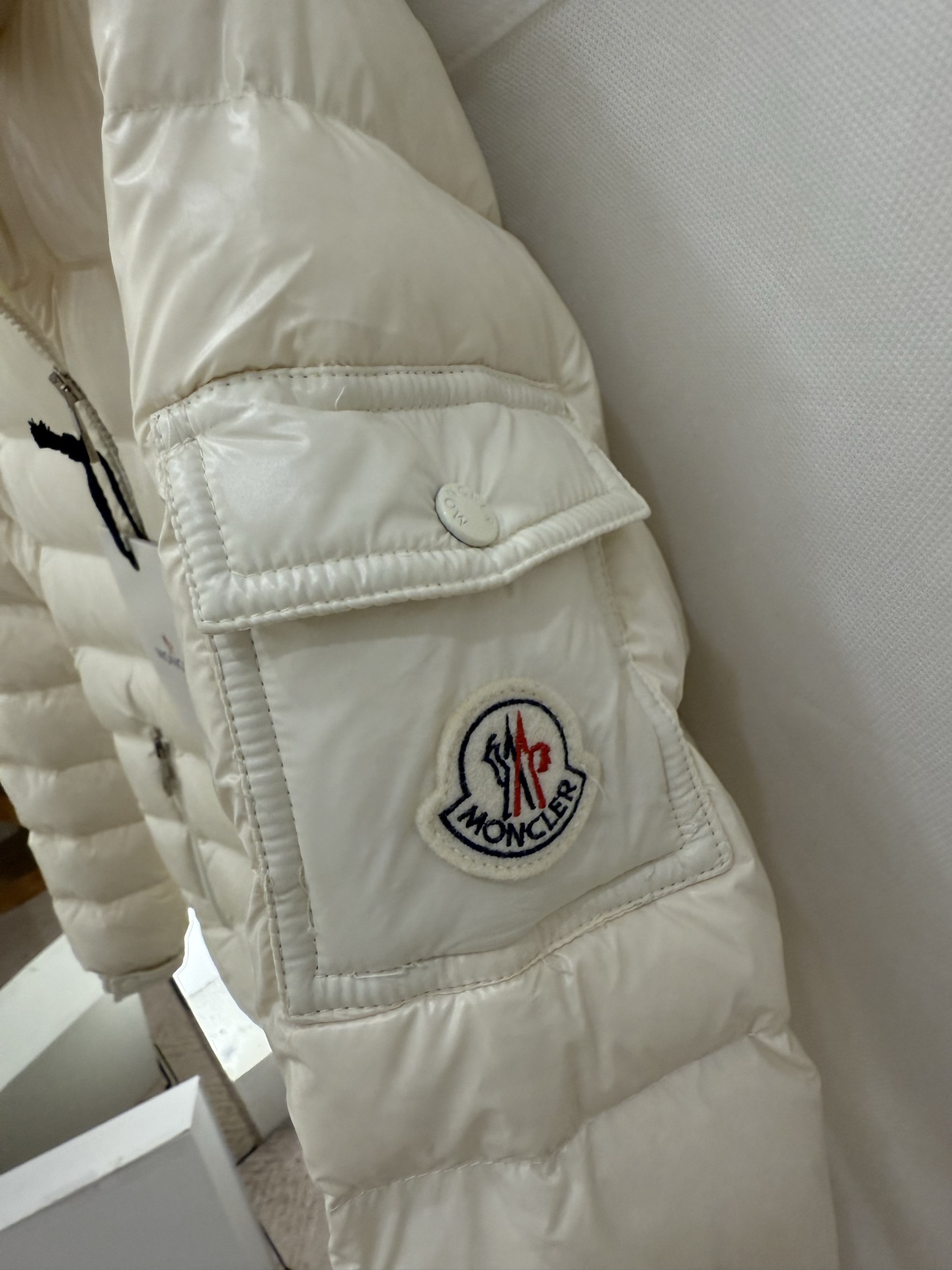 经典王菲同款。最高品质！蒙口女款短款羽绒服 【王菲上身代言！🇫🇷羽皇/MONCLER蒙口出品】明星经典款