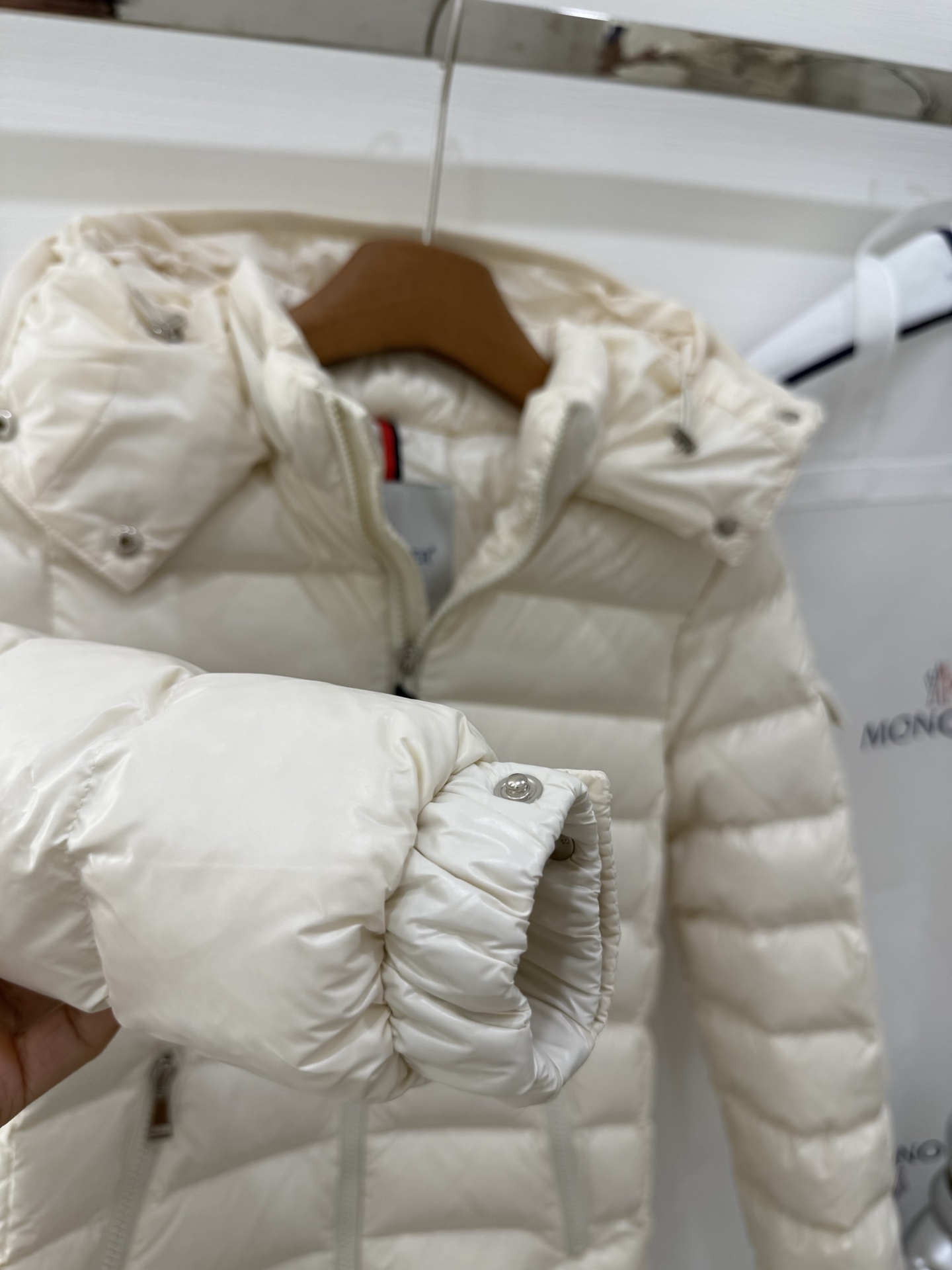 经典王菲同款。最高品质！蒙口女款短款羽绒服 【王菲上身代言！🇫🇷羽皇/MONCLER蒙口出品】明星经典款