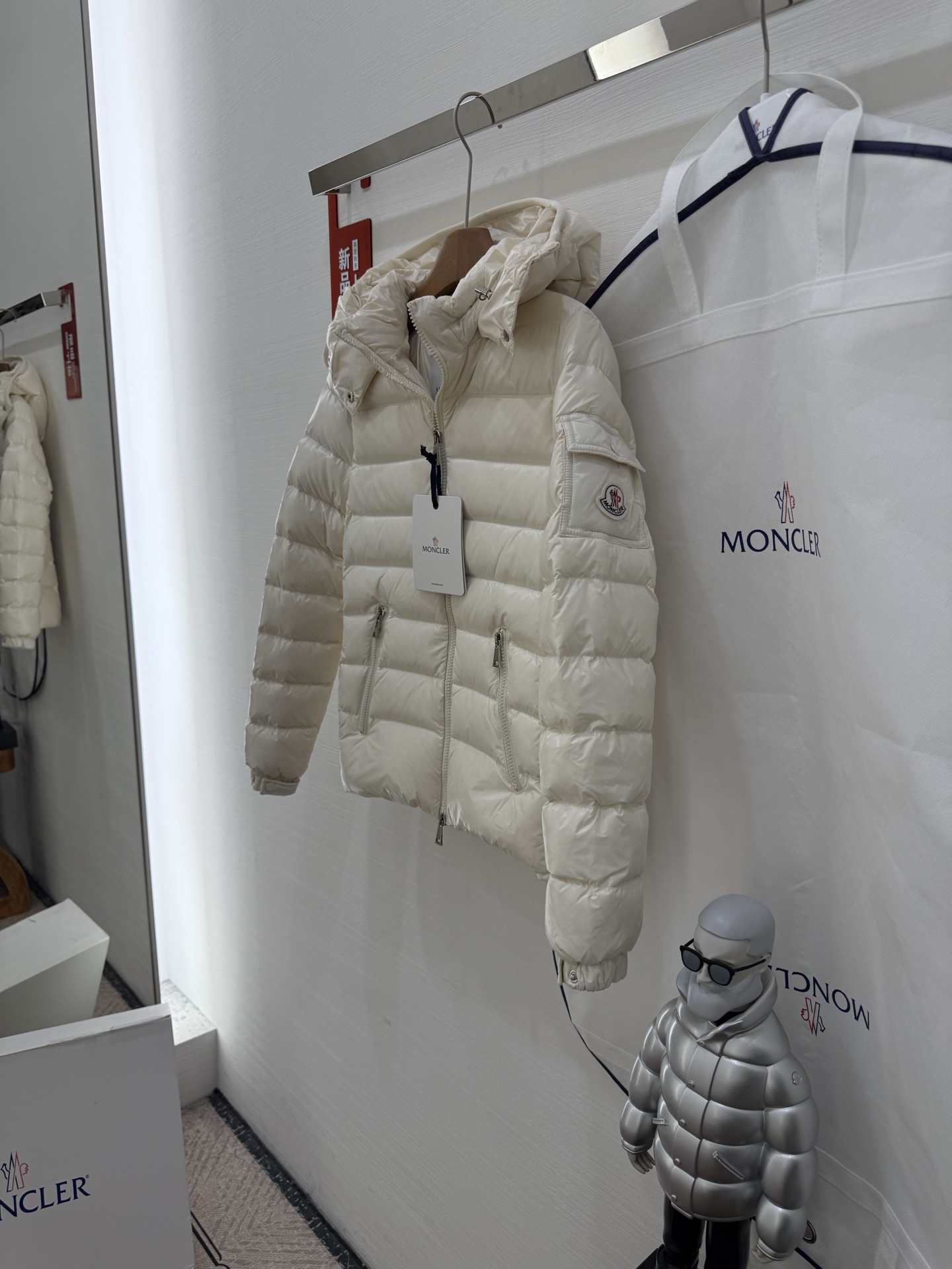经典王菲同款。最高品质！蒙口女款短款羽绒服 【王菲上身代言！🇫🇷羽皇/MONCLER蒙口出品】明星经典款