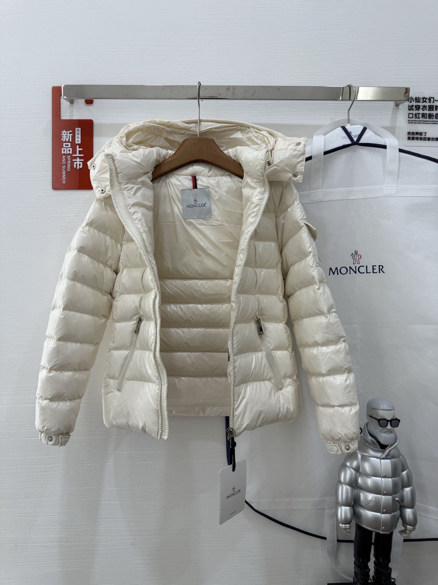 经典王菲同款。最高品质！蒙口女款短款羽绒服 【王菲上身代言！🇫🇷羽皇/MONCLER蒙口出品】明星经典款