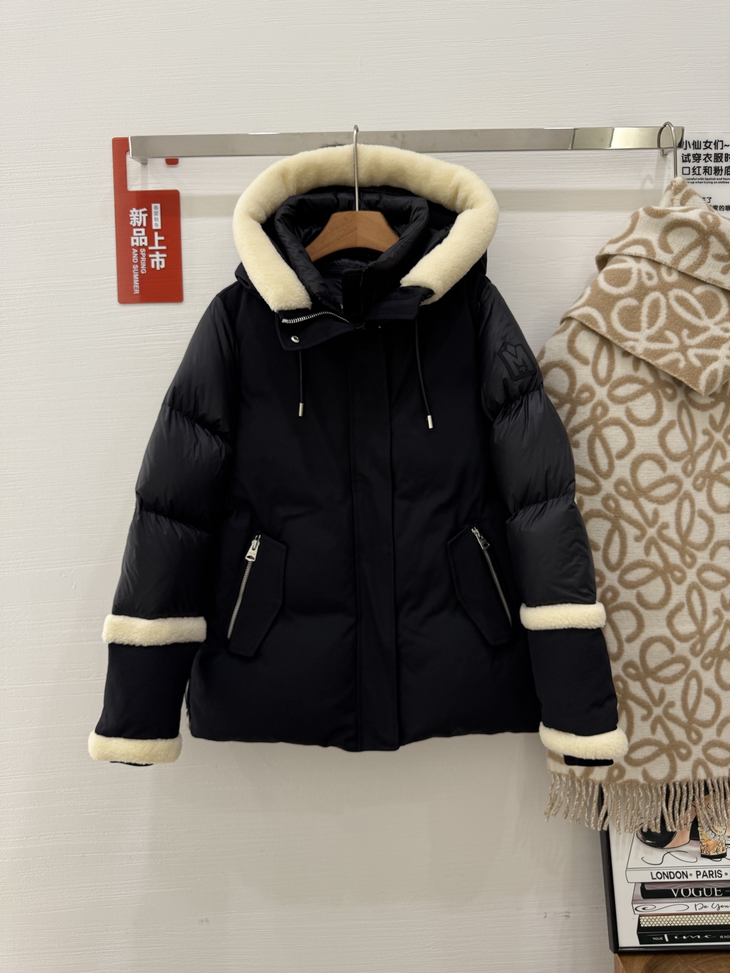 NO:502523,With dust bag McAccia fall and winter new down jacket Original 1:1 custom hardware accessories are fully imported and customized. Welcome to counter comparison. Absolutely high quality. Top-grade 95 white duck down, super soft, fluffy and full, super heavy fabric with a perfect fit, pay attention to the super comfortable fabric, exclusive non-market goods, women's size SMLXL,, down jacket, alexander wang19860909配防尘袋迈凯奇秋冬新款羽绒服 原版1:1订制五金配件全进口原版定制 欢迎专柜对比 绝对的高品质 采用顶级95白鸭绒 超柔软 充羽量蓬松饱满 超级重面料做工杠杠的版型完美 注意面料超舒服 独家款 非市场货 女款尺码SMLXL,,down jacket,alexander wang,Women's clothing