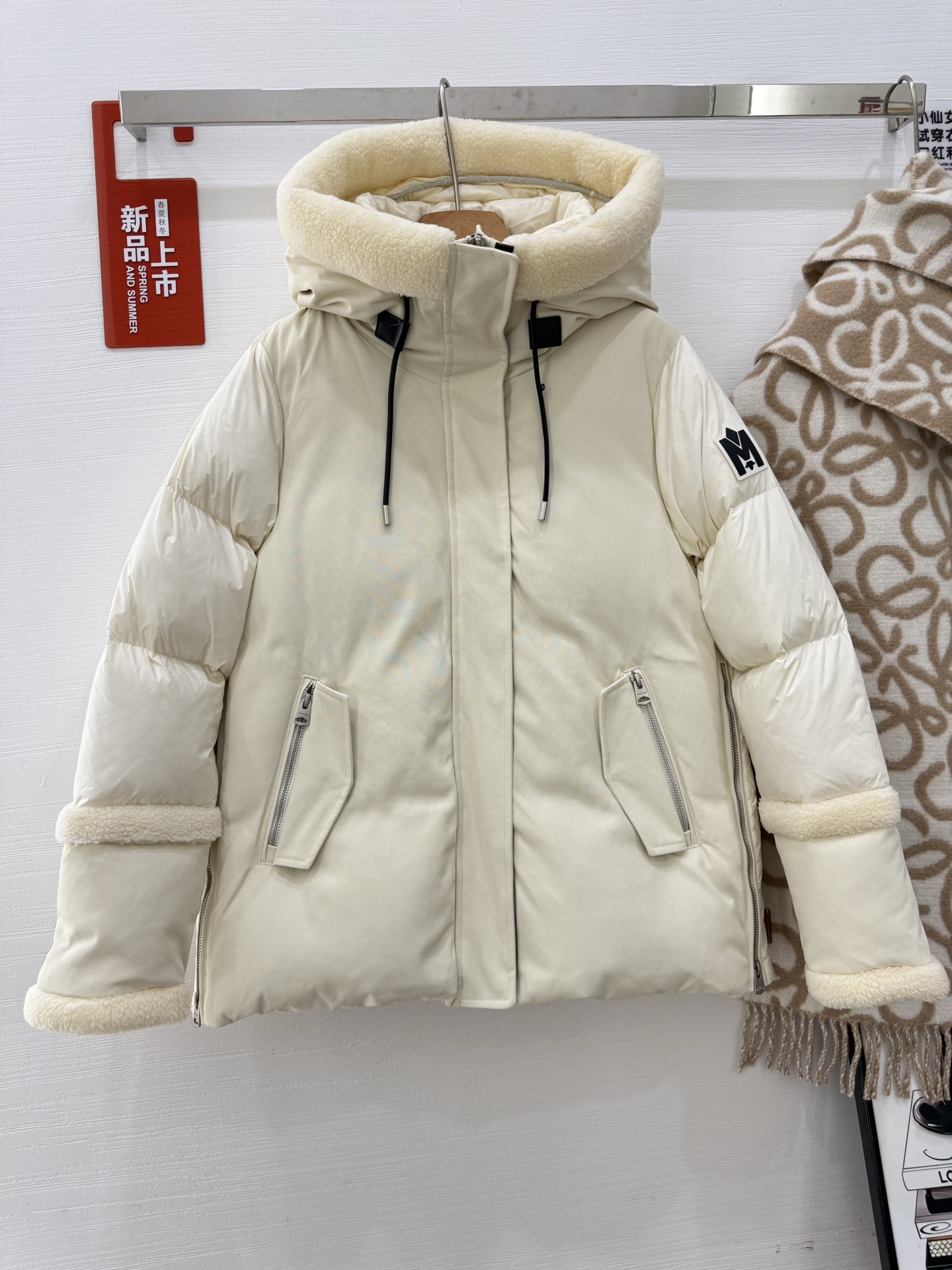 NO:502532,With dust bag McAccia fall and winter new down jacket Original 1:1 custom hardware accessories are fully imported and customized. Welcome to counter comparison. Absolutely high quality. Top-grade 95 white duck down, super soft, fluffy and full, super heavy fabric with a perfect fit, pay attention to the super comfortable fabric, exclusive non-market goods, women's size SMLXL,, down jacket, alexander wang19860909配防尘袋迈凯奇秋冬新款羽绒服 原版1:1订制五金配件全进口原版定制 欢迎专柜对比 绝对的高品质 采用顶级95白鸭绒 超柔软 充羽量蓬松饱满 超级重面料做工杠杠的版型完美 注意面料超舒服 独家款 非市场货 女款尺码SMLXL,,down jacket,alexander wang,Women's clothing