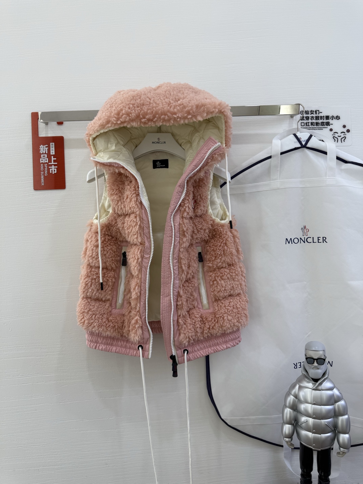 25Moncler蒙口经典Teddy泰迪连帽休闲女士羽绒马甲码数：123颜色：米白 粉色 蓝色 黑色
