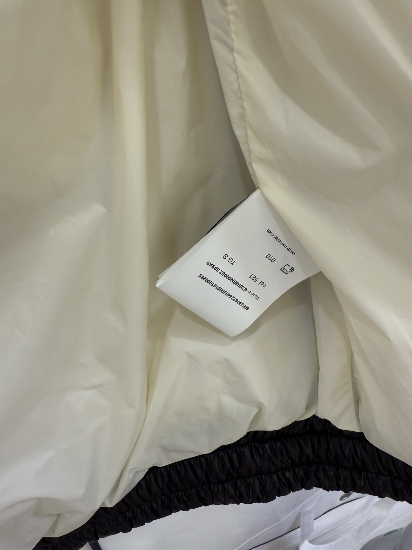 25Moncler蒙口经典Teddy泰迪连帽休闲女士羽绒马甲码数：123颜色：米白 粉色 蓝色 黑色