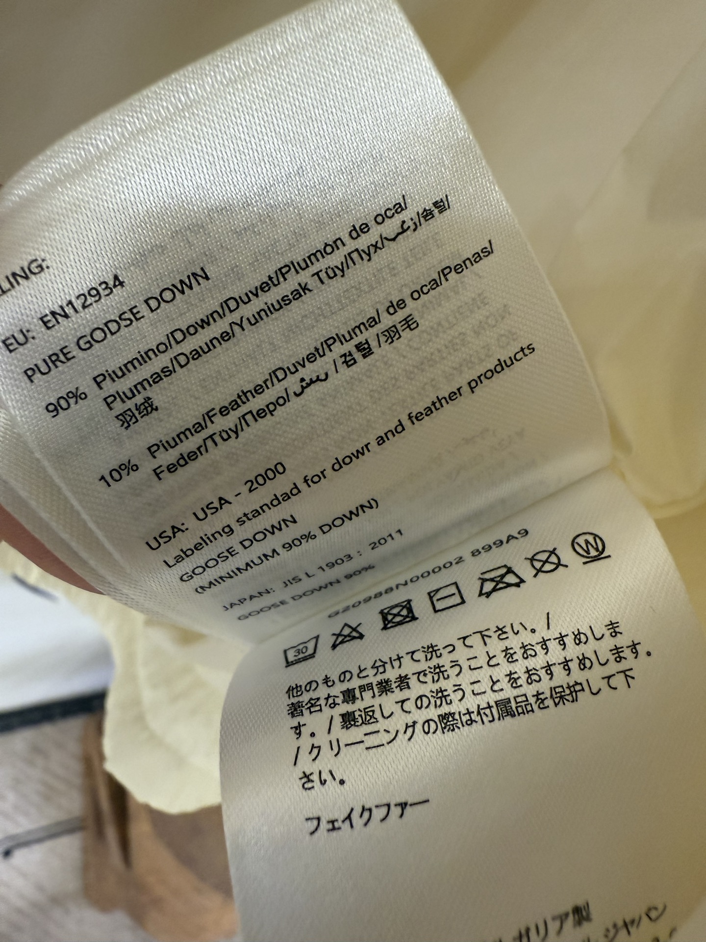 25Moncler蒙口经典Teddy泰迪连帽休闲女士羽绒马甲码数：123颜色：米白 粉色 蓝色 黑色