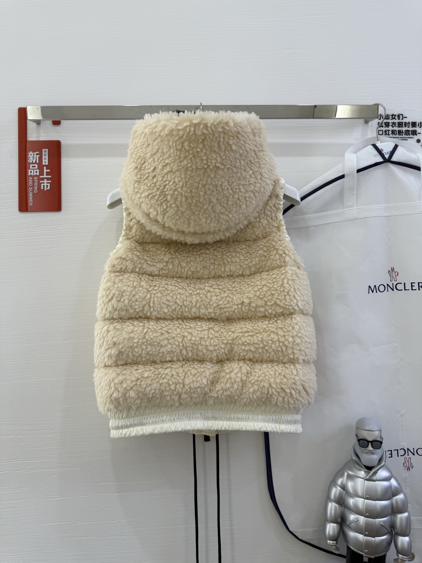 25Moncler蒙口经典Teddy泰迪连帽休闲女士羽绒马甲码数：123颜色：米白 粉色 蓝色 黑色