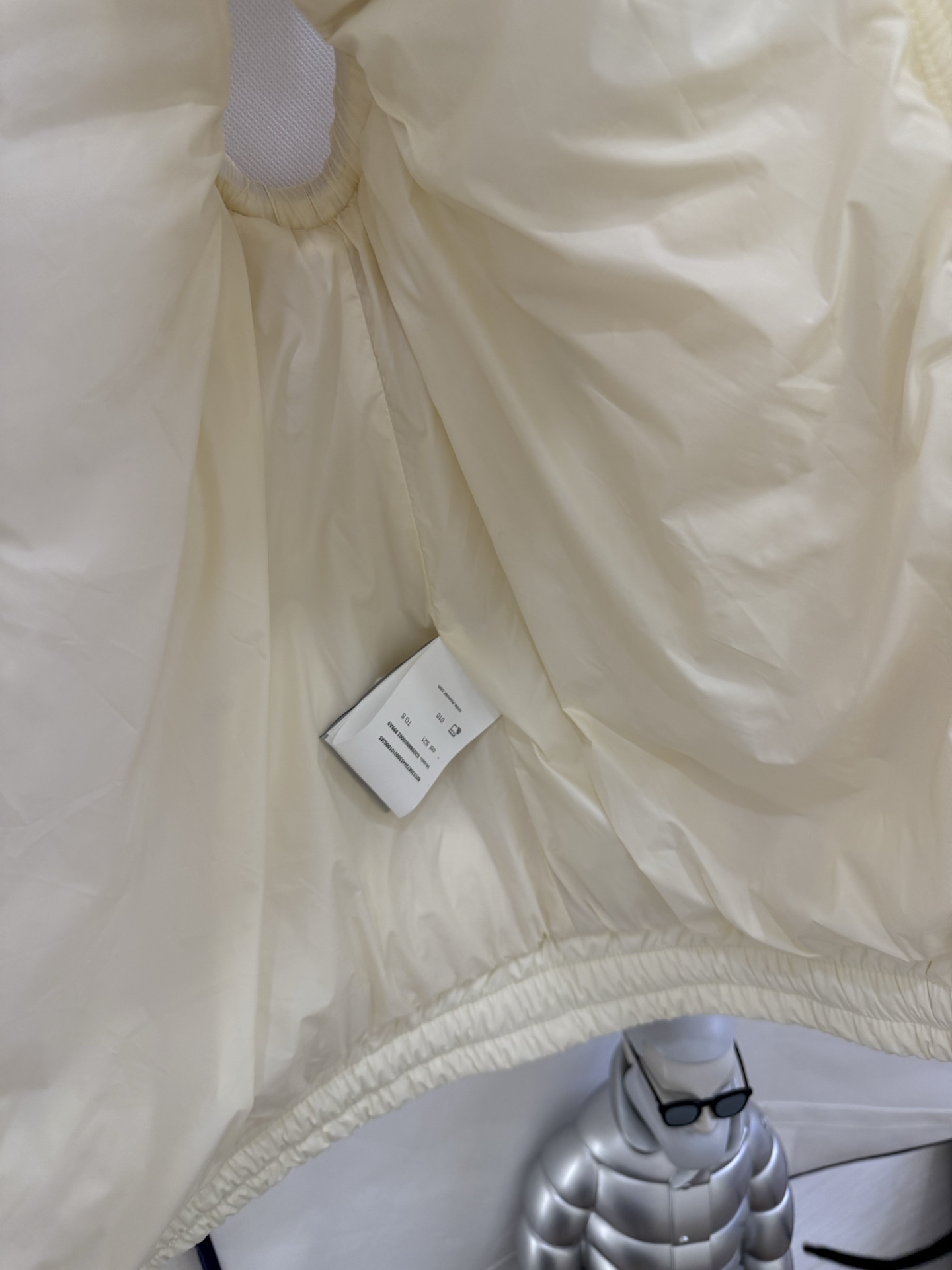25Moncler蒙口经典Teddy泰迪连帽休闲女士羽绒马甲码数：123颜色：米白 粉色 蓝色 黑色