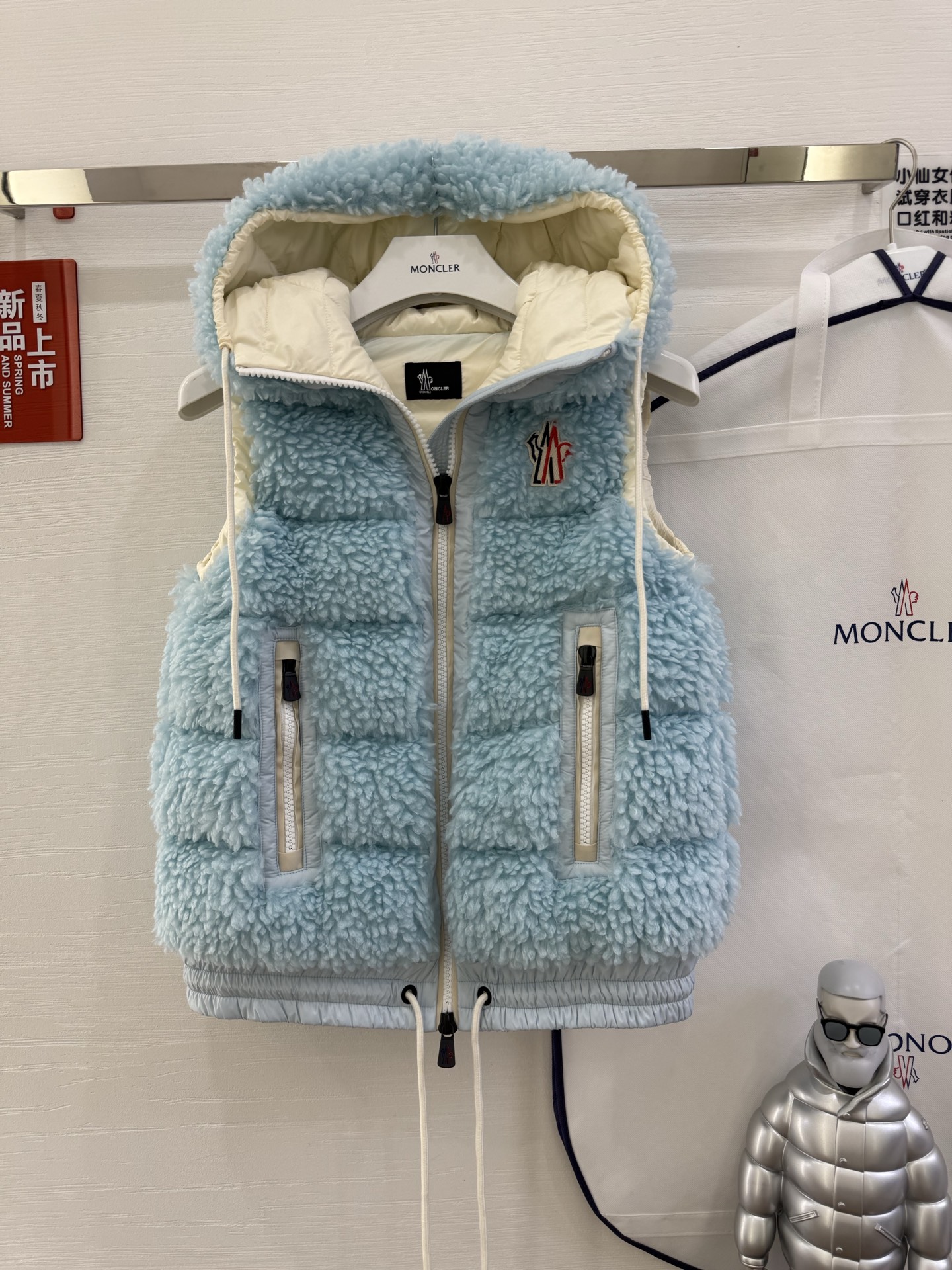 25Moncler蒙口经典Teddy泰迪连帽休闲女士羽绒马甲码数：123颜色：米白 粉色 蓝色 黑色