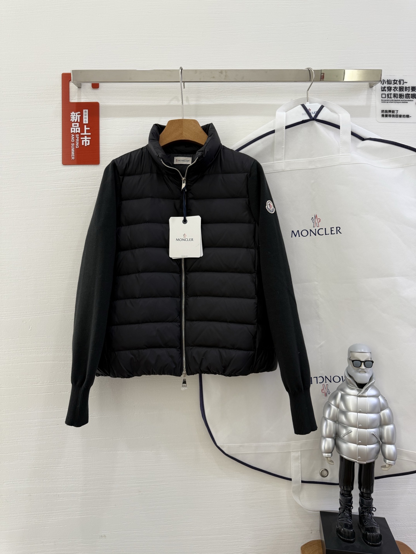 NO:549059,New style with dust bag, simple and fashionable two-color knitted down jacket, hidden pocket zipper on both sides. Three standards are complete, counter synchronized color white black S~M~L,, down jacket, alexander wang19860909配防尘袋新款 简单时尚两色针织羽绒服,两侧隐藏式口袋拉链. 三标齐全,专柜同步 颜色白色 黑色 码数S~M~L,,down jacket,alexander wang,Women's clothing