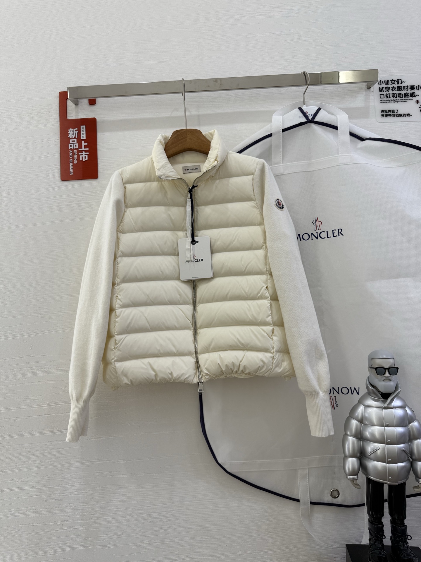NO:549051,New style with dust bag, simple and fashionable two-color knitted down jacket, hidden pocket zipper on both sides. Three standards are complete, counter synchronized color white black S~M~L,, down jacket, alexander wang19860909配防尘袋新款 简单时尚两色针织羽绒服,两侧隐藏式口袋拉链. 三标齐全,专柜同步 颜色白色 黑色 码数S~M~L,,down jacket,alexander wang,Women's clothing