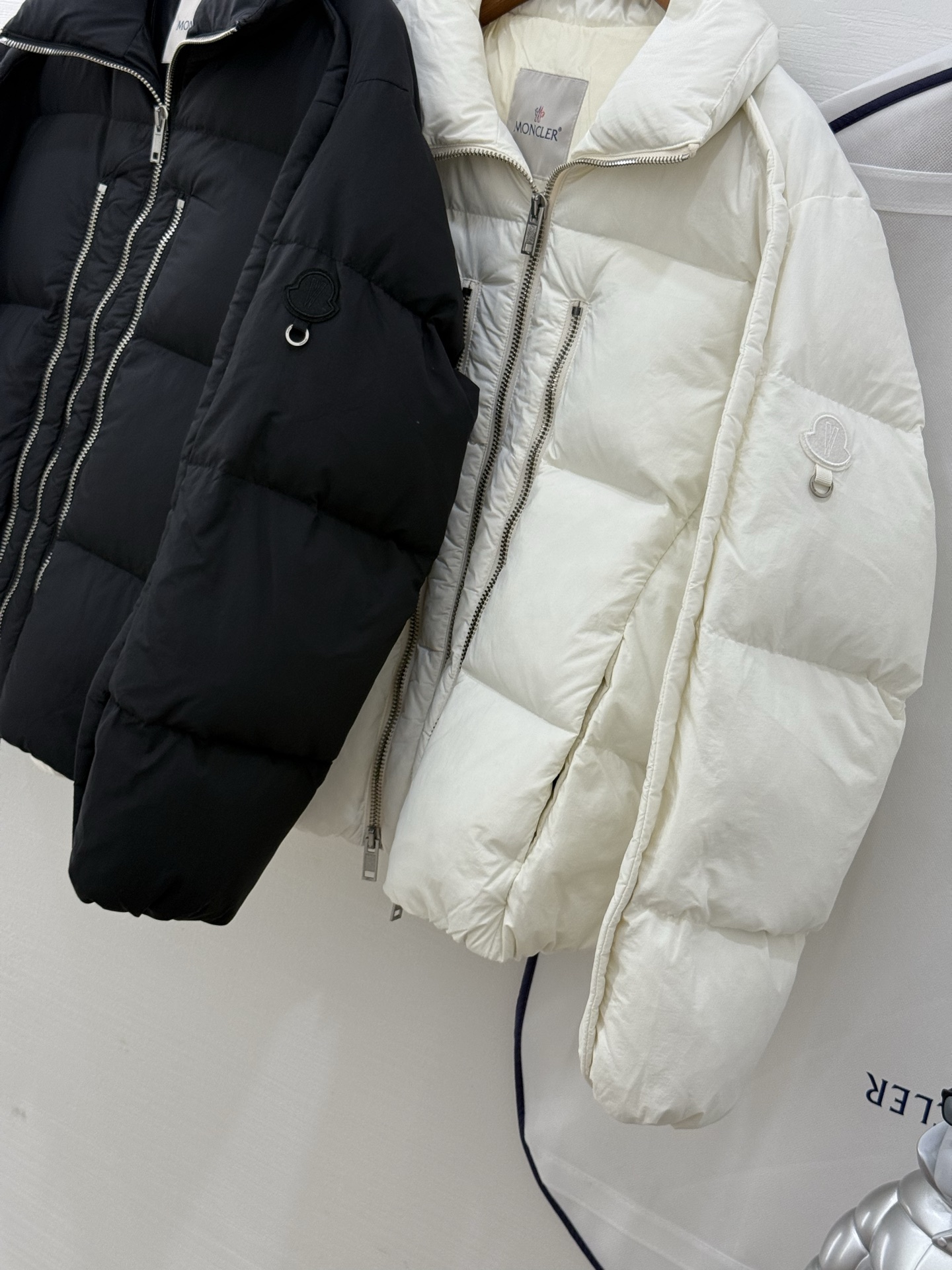 ✨✨✨蒙口2025新款卢昱晓同款羽绒服，Moncler x Willow Smith 新款联名，三条拉链