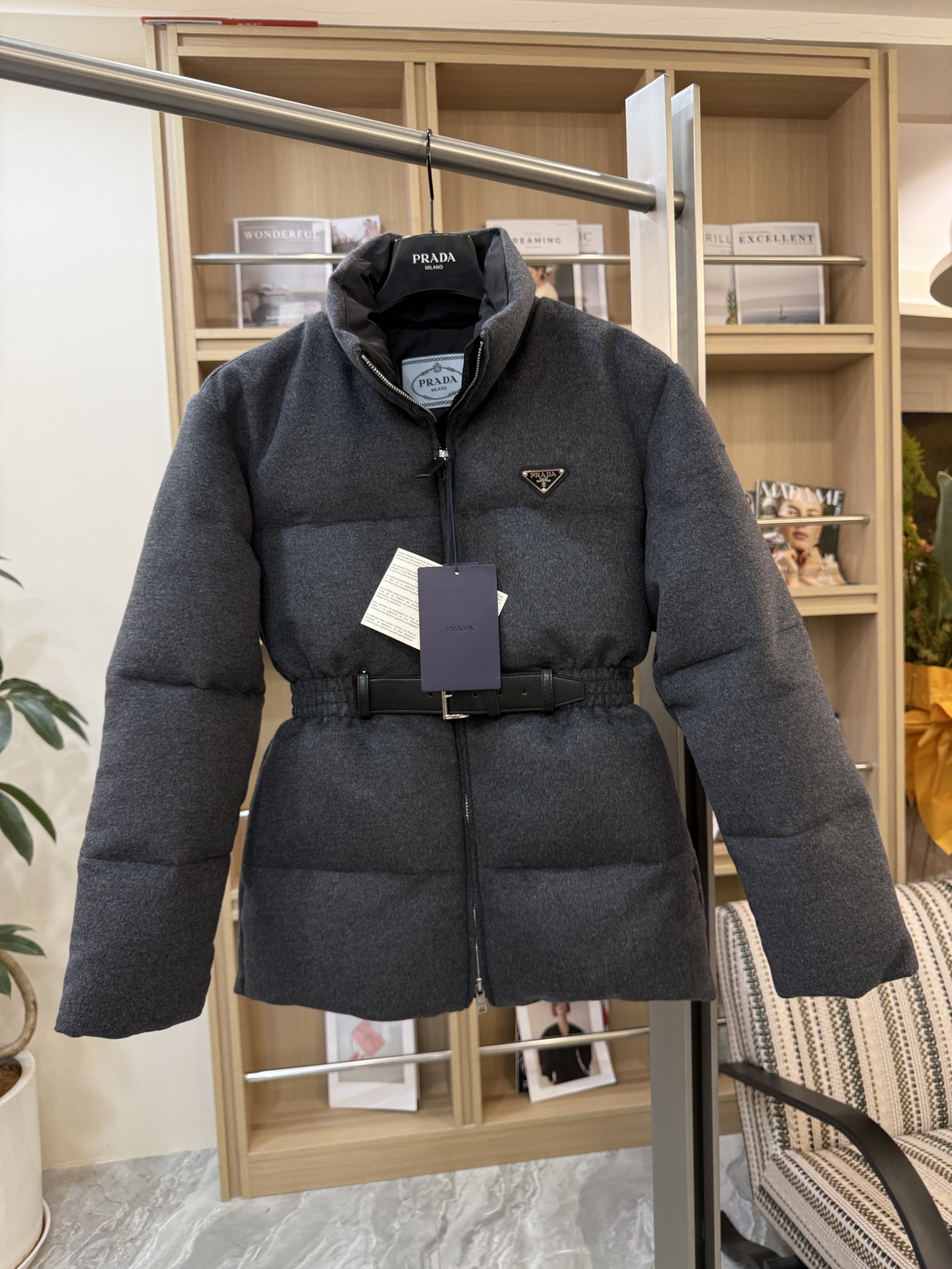NO:549891,With dust bag 25Prada Prada women's tunic fluffy jacket down jacket Size 36 38 40 42,,prada,prada,jackets & coats,down jacket,alexander wang19860909配防尘袋 25Prada普拉达女士束腰蓬松夹克羽绒服 尺码36 38 40 42,,prada,prada,jackets & coats,down jacket,alexander wang,Women's clothing