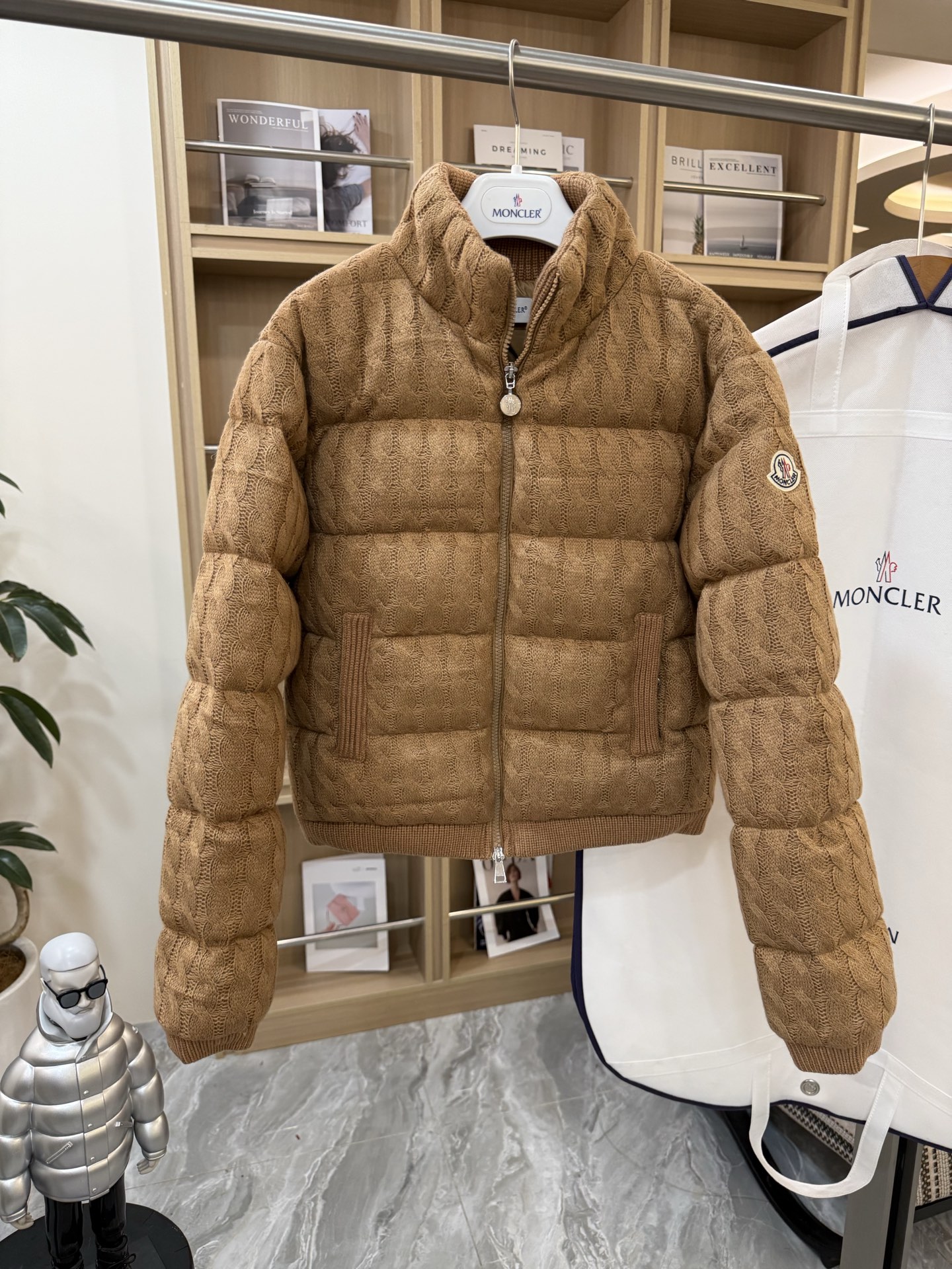 Moncler Cardigan夹层羊毛棉质绞花针织混纺拼接羽绒开衫.柜台“C位”爆款.