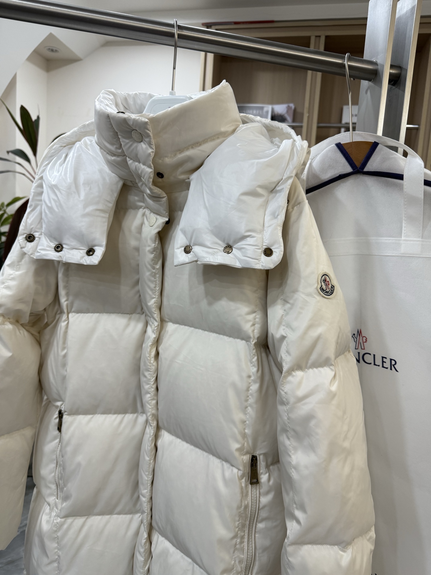 ✨✨✨25Moncler盟可睐 Litte白巧黑巧连帽长款羽绒服女款夹克外套Litte羽绒夹克具有保护性