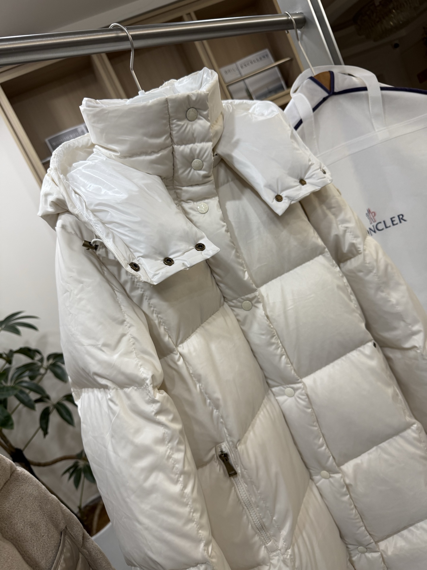 ✨✨✨25Moncler盟可睐 Litte白巧黑巧连帽长款羽绒服女款夹克外套Litte羽绒夹克具有保护性