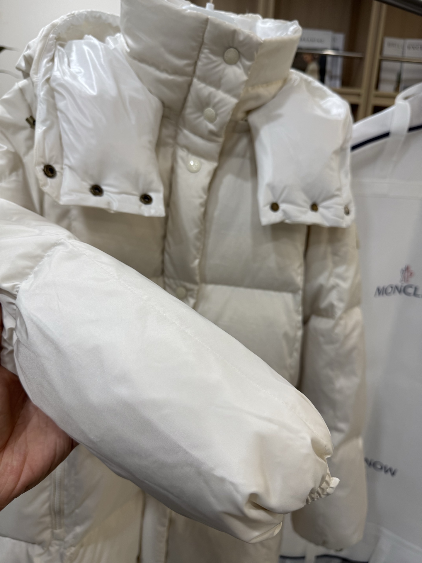 ✨✨✨25Moncler盟可睐 Litte白巧黑巧连帽长款羽绒服女款夹克外套Litte羽绒夹克具有保护性