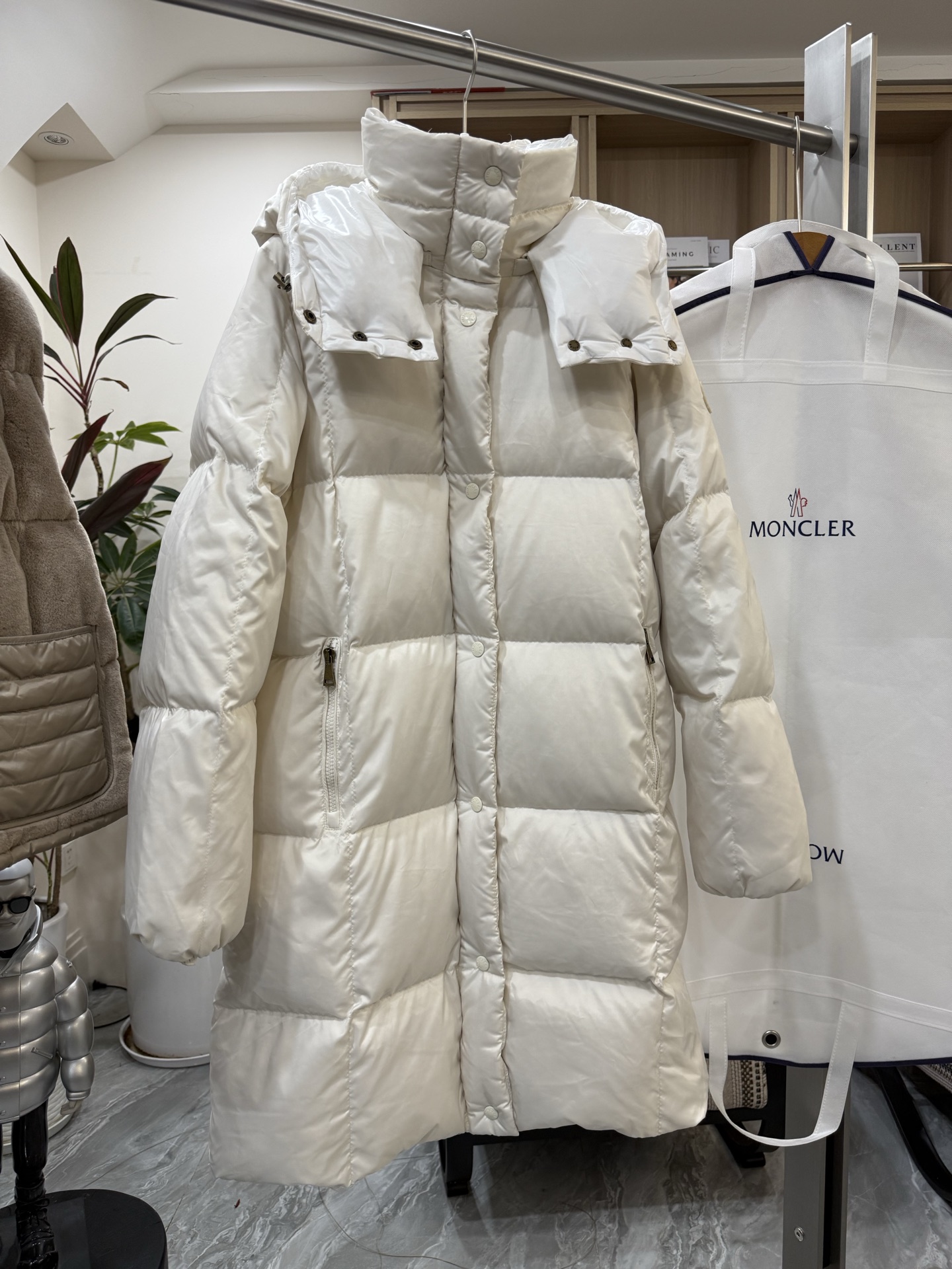 ✨✨✨25Moncler盟可睐 Litte白巧黑巧连帽长款羽绒服女款夹克外套Litte羽绒夹克具有保护性