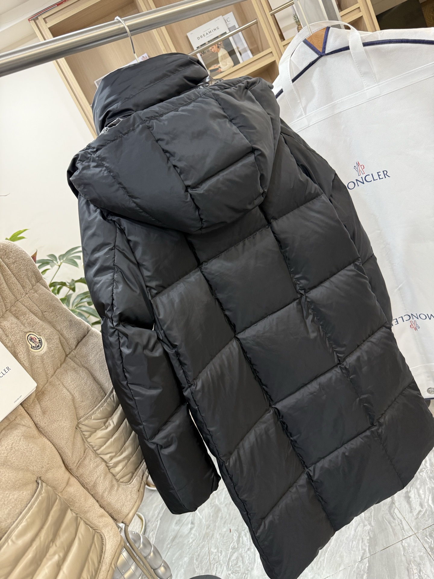 ✨✨✨25Moncler盟可睐 Litte白巧黑巧连帽长款羽绒服女款夹克外套Litte羽绒夹克具有保护性