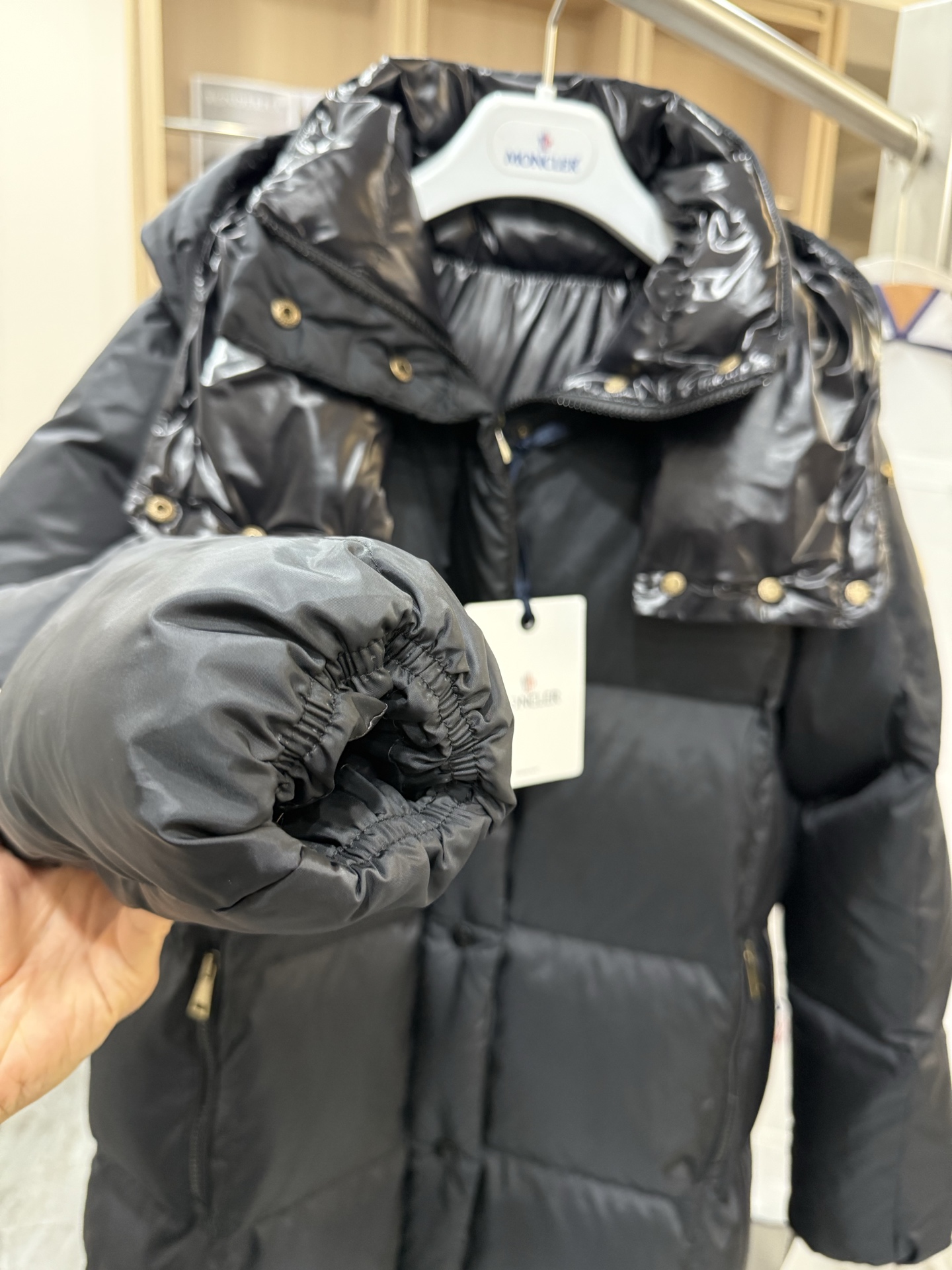 ✨✨✨25Moncler盟可睐 Litte白巧黑巧连帽长款羽绒服女款夹克外套Litte羽绒夹克具有保护性