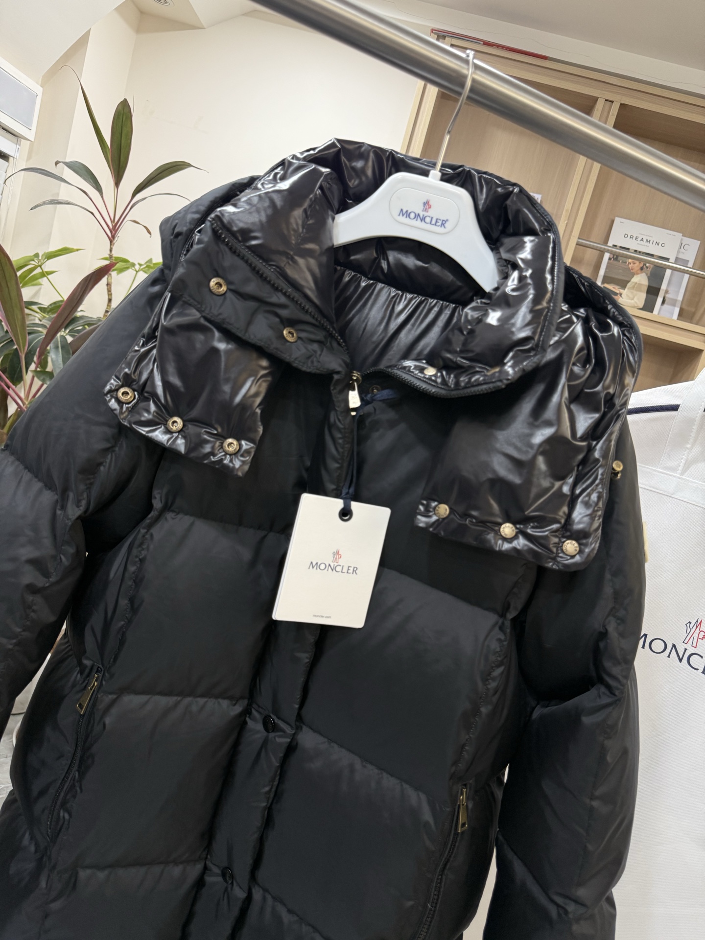 ✨✨✨25Moncler盟可睐 Litte白巧黑巧连帽长款羽绒服女款夹克外套Litte羽绒夹克具有保护性