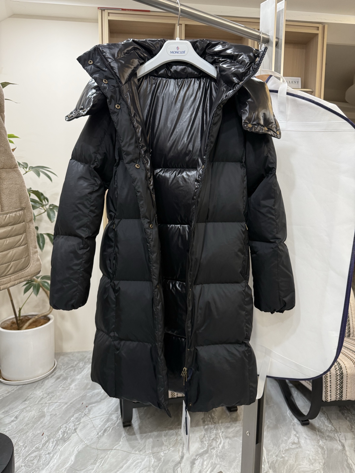 ✨✨✨25Moncler盟可睐 Litte白巧黑巧连帽长款羽绒服女款夹克外套Litte羽绒夹克具有保护性