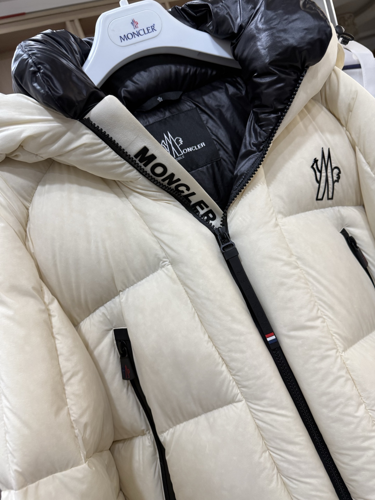 🔥🔥🔥 顶级版 专柜同步 🔥🔥🔥🇫🇷 Mo＊cⅠer 秋冬款羽绒服👇👇👇 顶级版本 90绒 充绒量500