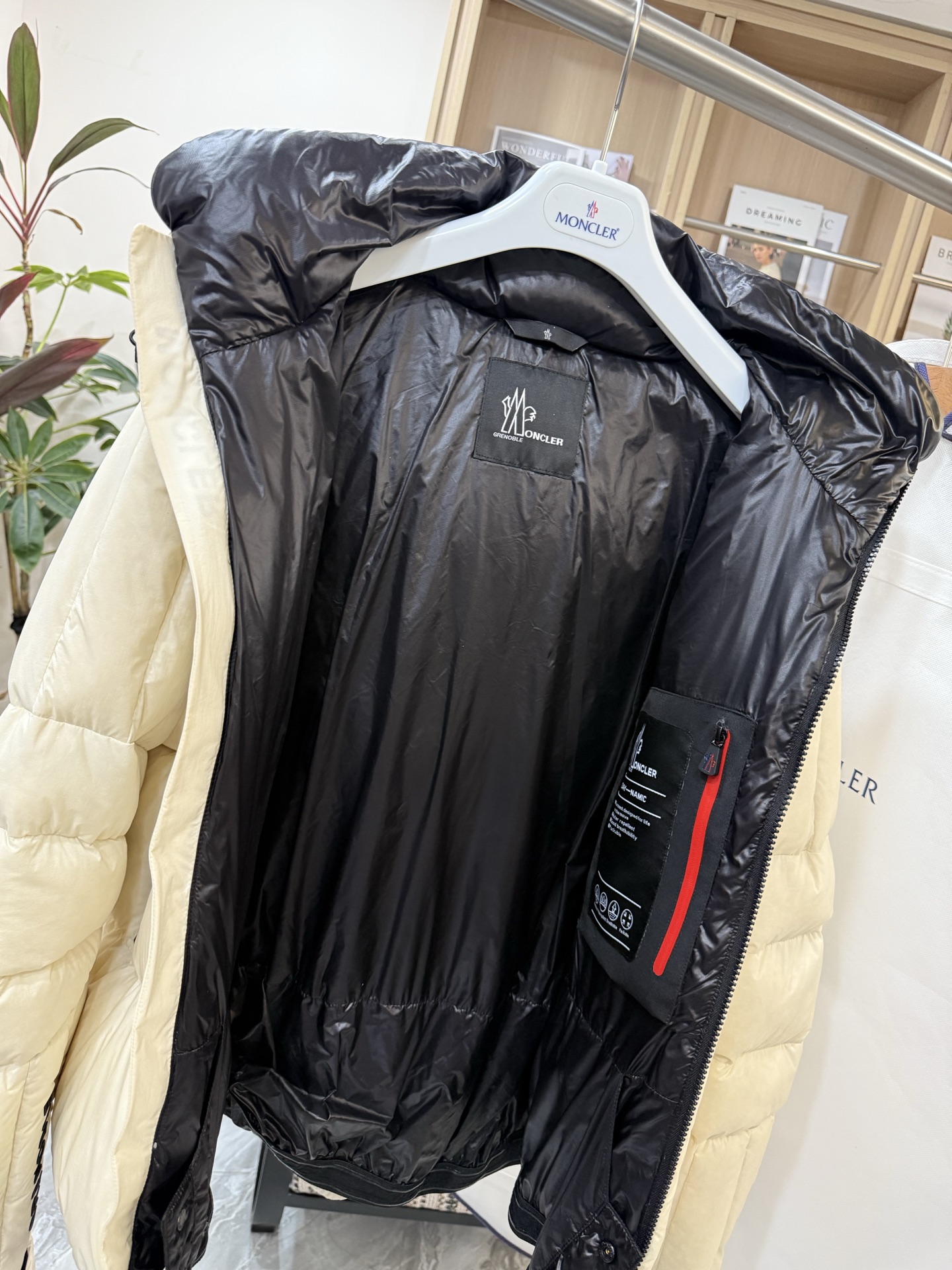 🔥🔥🔥 顶级版 专柜同步 🔥🔥🔥🇫🇷 Mo＊cⅠer 秋冬款羽绒服👇👇👇 顶级版本 90绒 充绒量500