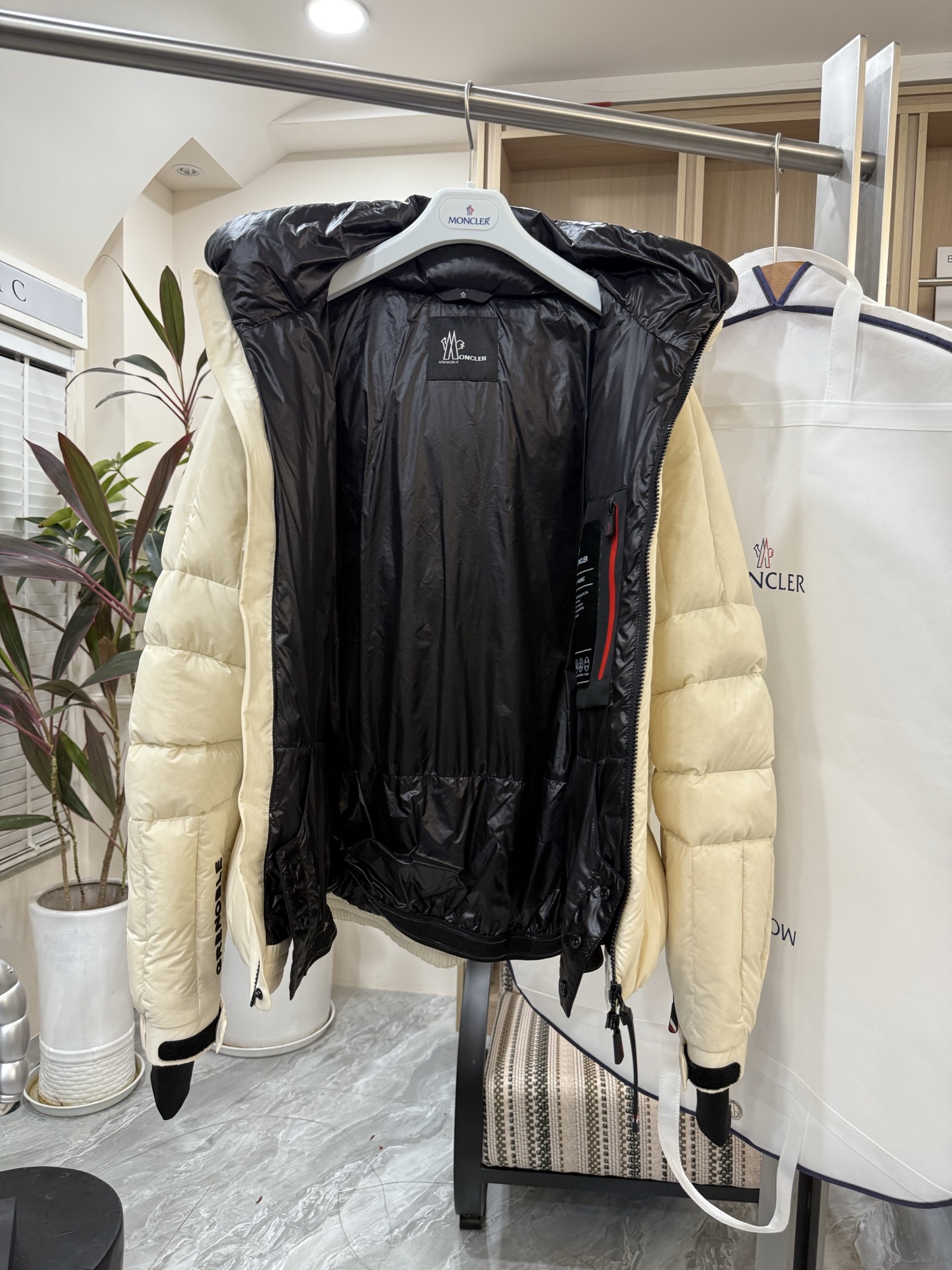 🔥🔥🔥 顶级版 专柜同步 🔥🔥🔥🇫🇷 Mo＊cⅠer 秋冬款羽绒服👇👇👇 顶级版本 90绒 充绒量500