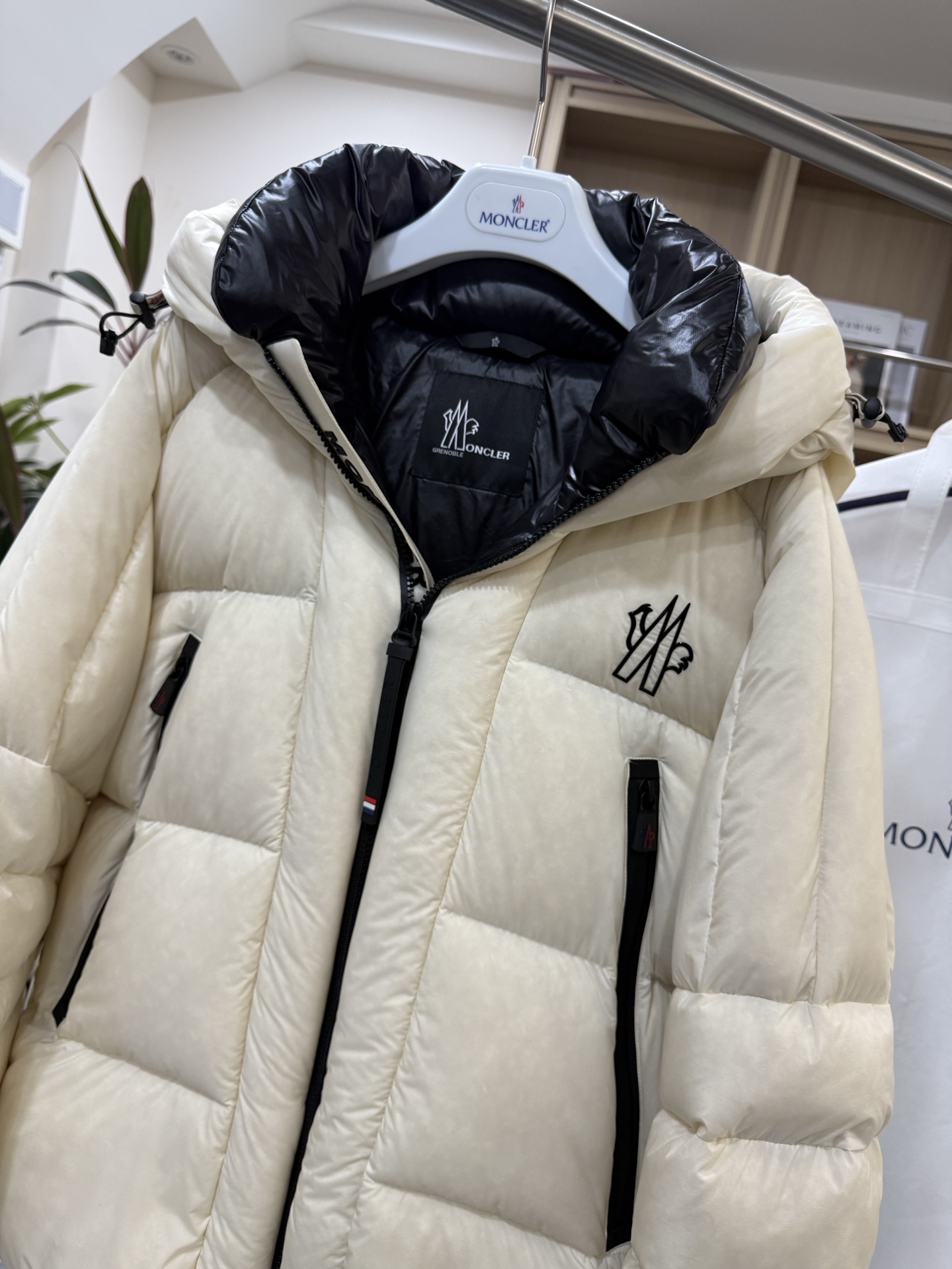 🔥🔥🔥 顶级版 专柜同步 🔥🔥🔥🇫🇷 Mo＊cⅠer 秋冬款羽绒服👇👇👇 顶级版本 90绒 充绒量500