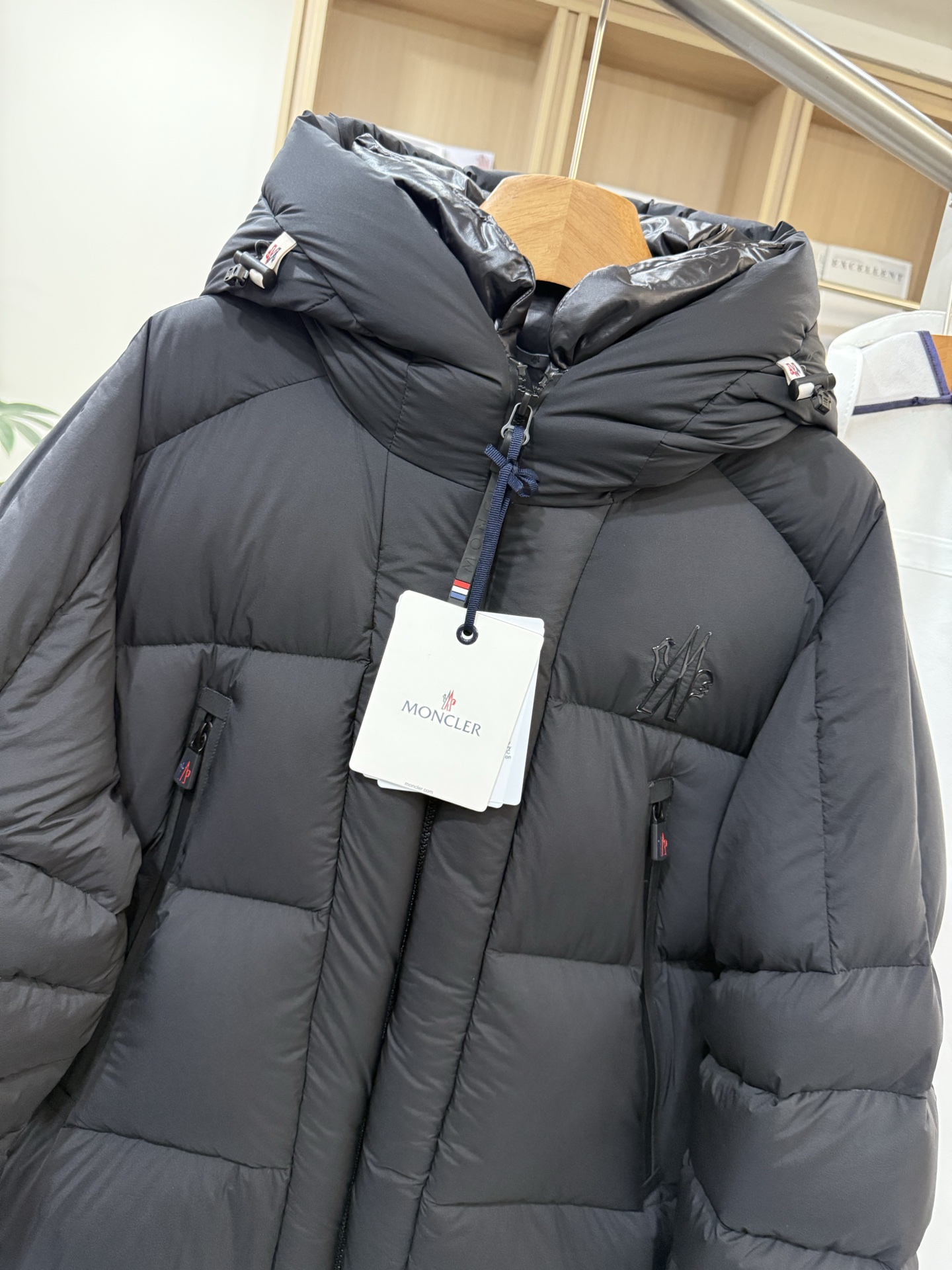 🔥🔥🔥 顶级版 专柜同步 🔥🔥🔥🇫🇷 Mo＊cⅠer 秋冬款羽绒服👇👇👇 顶级版本 90绒 充绒量500