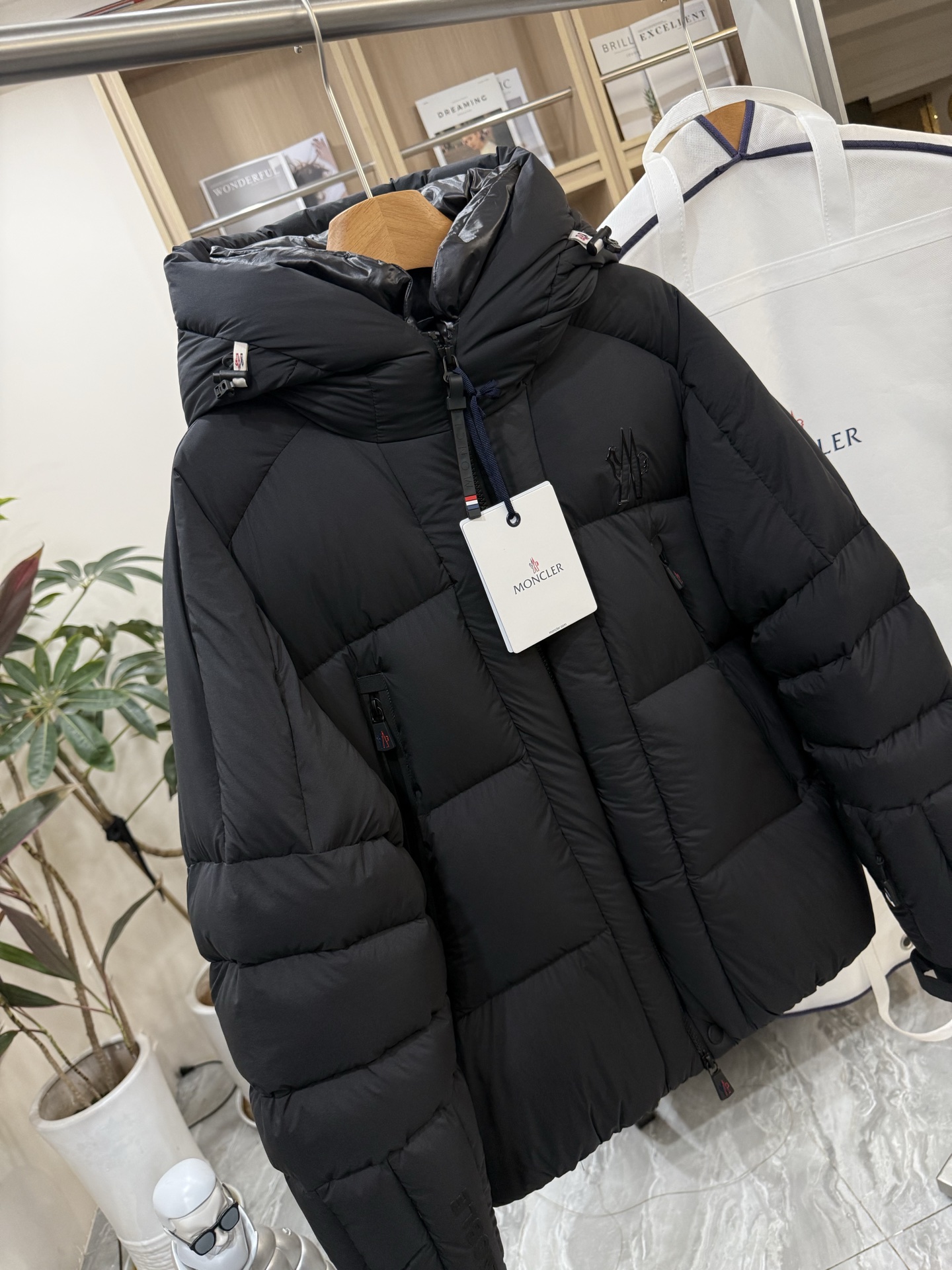 🔥🔥🔥 顶级版 专柜同步 🔥🔥🔥🇫🇷 Mo＊cⅠer 秋冬款羽绒服👇👇👇 顶级版本 90绒 充绒量500