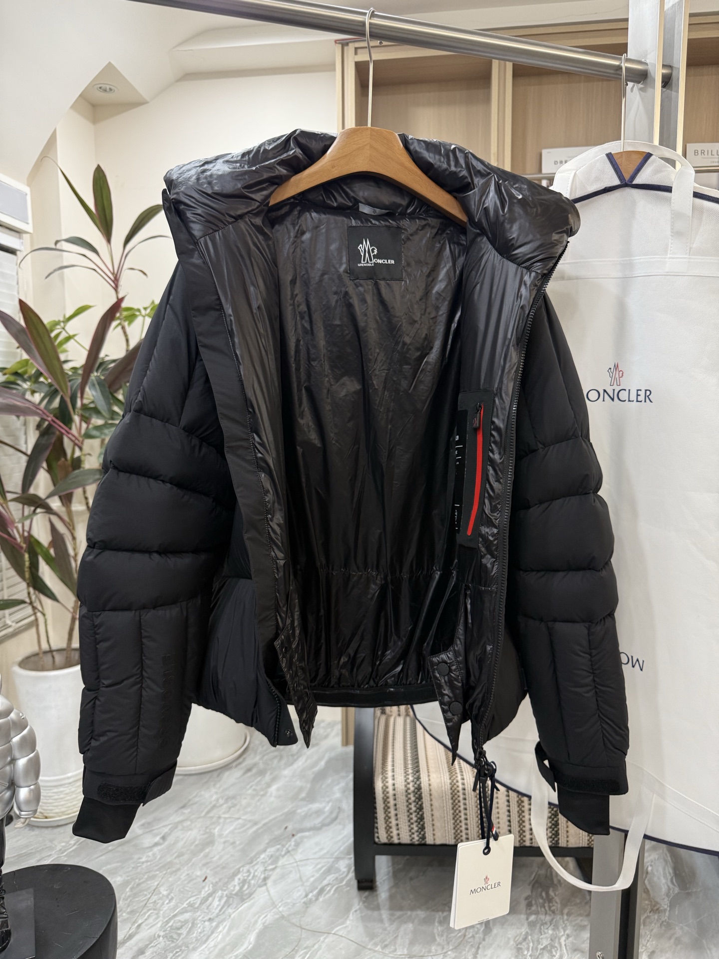 🔥🔥🔥 顶级版 专柜同步 🔥🔥🔥🇫🇷 Mo＊cⅠer 秋冬款羽绒服👇👇👇 顶级版本 90绒 充绒量500